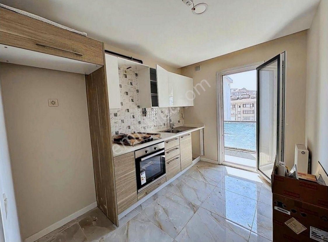 Kadıköy Sahrayı Cedit Satılık Daire Sahraycedid İnönü Cad Yakını Balkonlu Kat Mülkiyet Tapulu 2+1 80 M2 Oturuma Hazır Daire