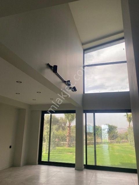 Foçada Site İçinde Özel Tasarım 2+1 Satılık Müstakil Villa - Görsel 10