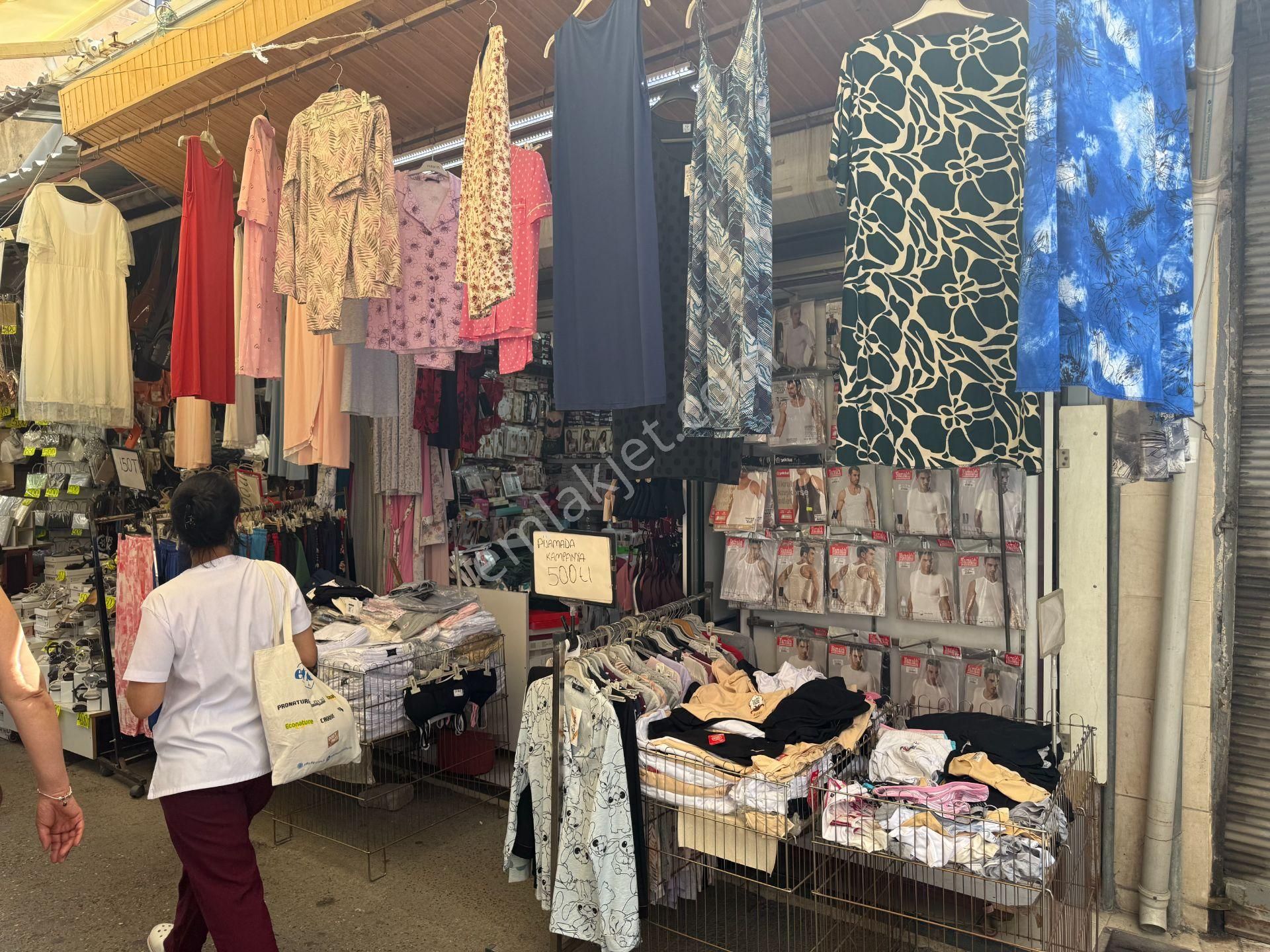 Kestane Pazarında Geniş Cepheli Satılık Dükkan
