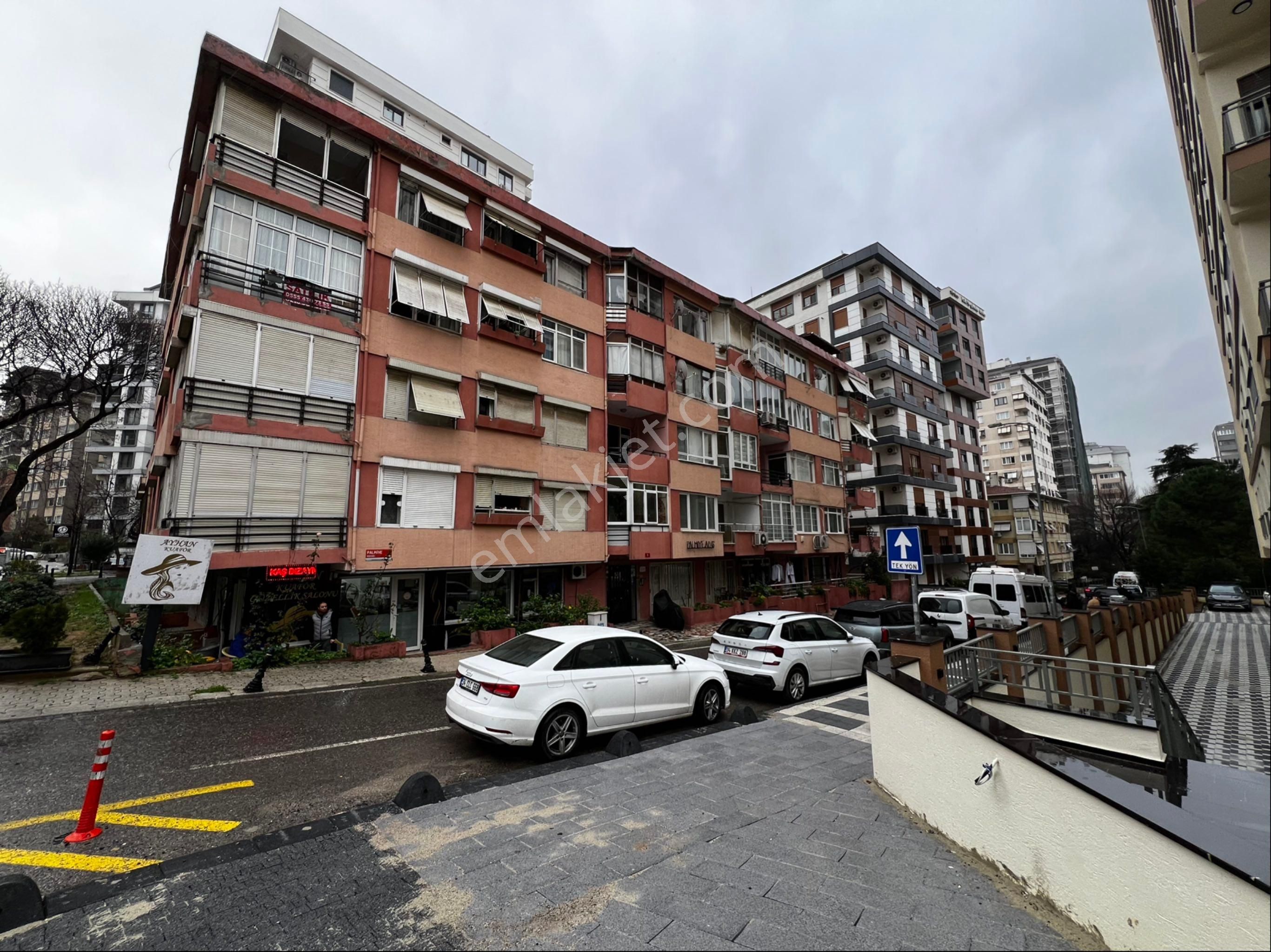 Kadıköy Bostancı Satılık Daire Bostancı'da Minibüs Cad. 100 Metre Sahil Ve Marmaraya 5 Dk 3+1