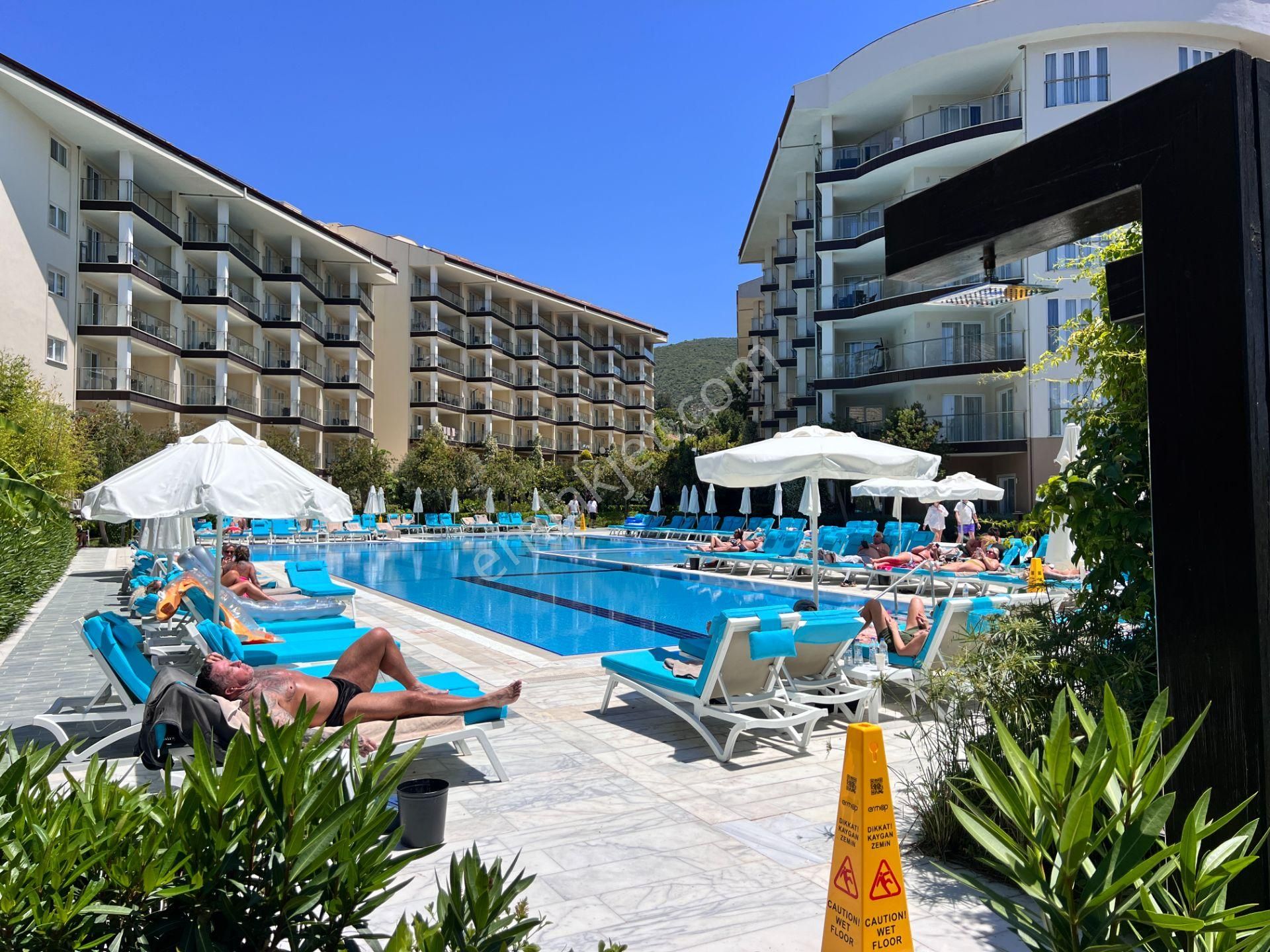 Kuşadası Türkmen Satılık Daire Fırsat! Kusadasi-ramada Resort-deniz Manzaralı-satılık 2+1 Eşyalı Daire