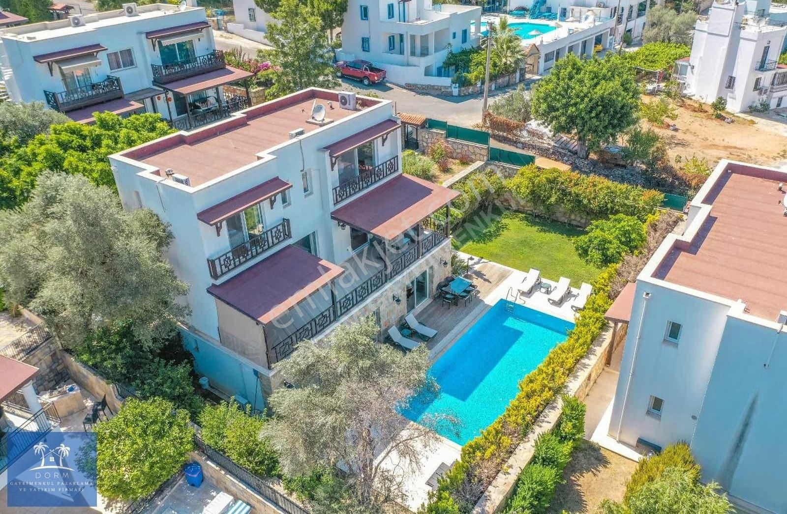 Bodrum Torba Kiralık Villa Torba`da Denize Yürüme Mesafesinde 5+2 Geniş Villa