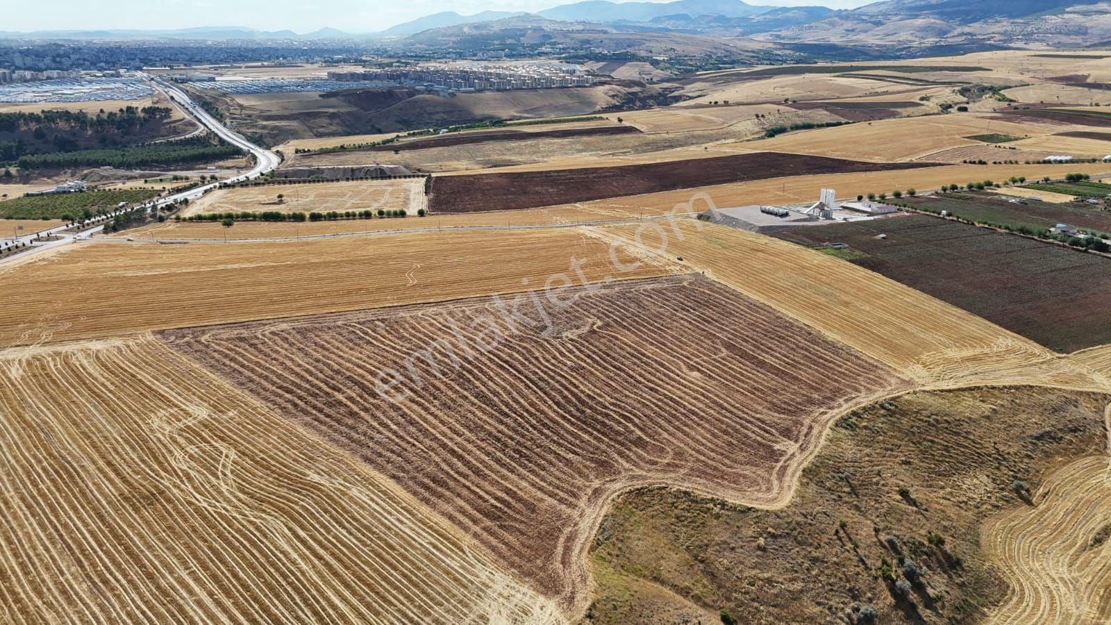 Adıyaman Merkez Çemberlitaş Köyü Satılık Tarla Hakev'den Adıyaman Merkez Çemberlitaş Köyü Satılık 41 Dönüm Tarla