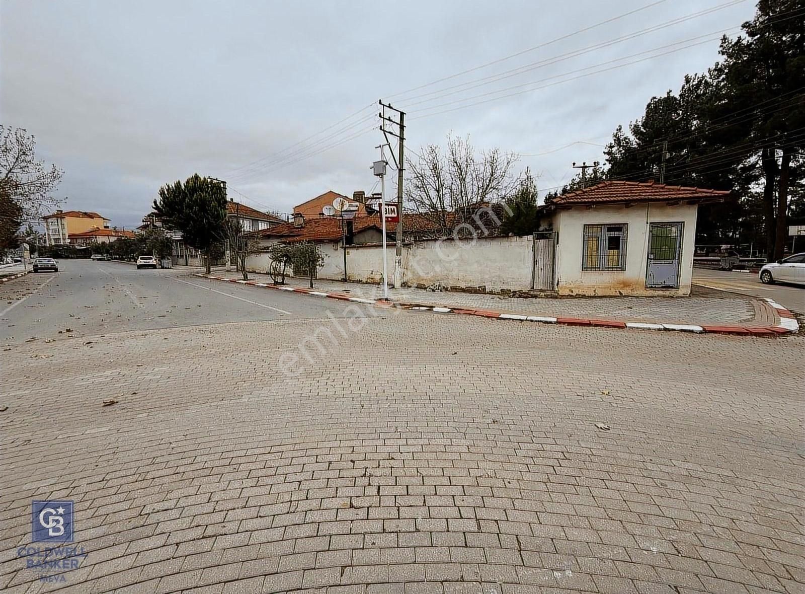 Tavas Kızılcabölük Satılık Tarla Kızılcabölük Girişinde 3 Tarafı Yol Cepheli Satılık 550 M² Arsa