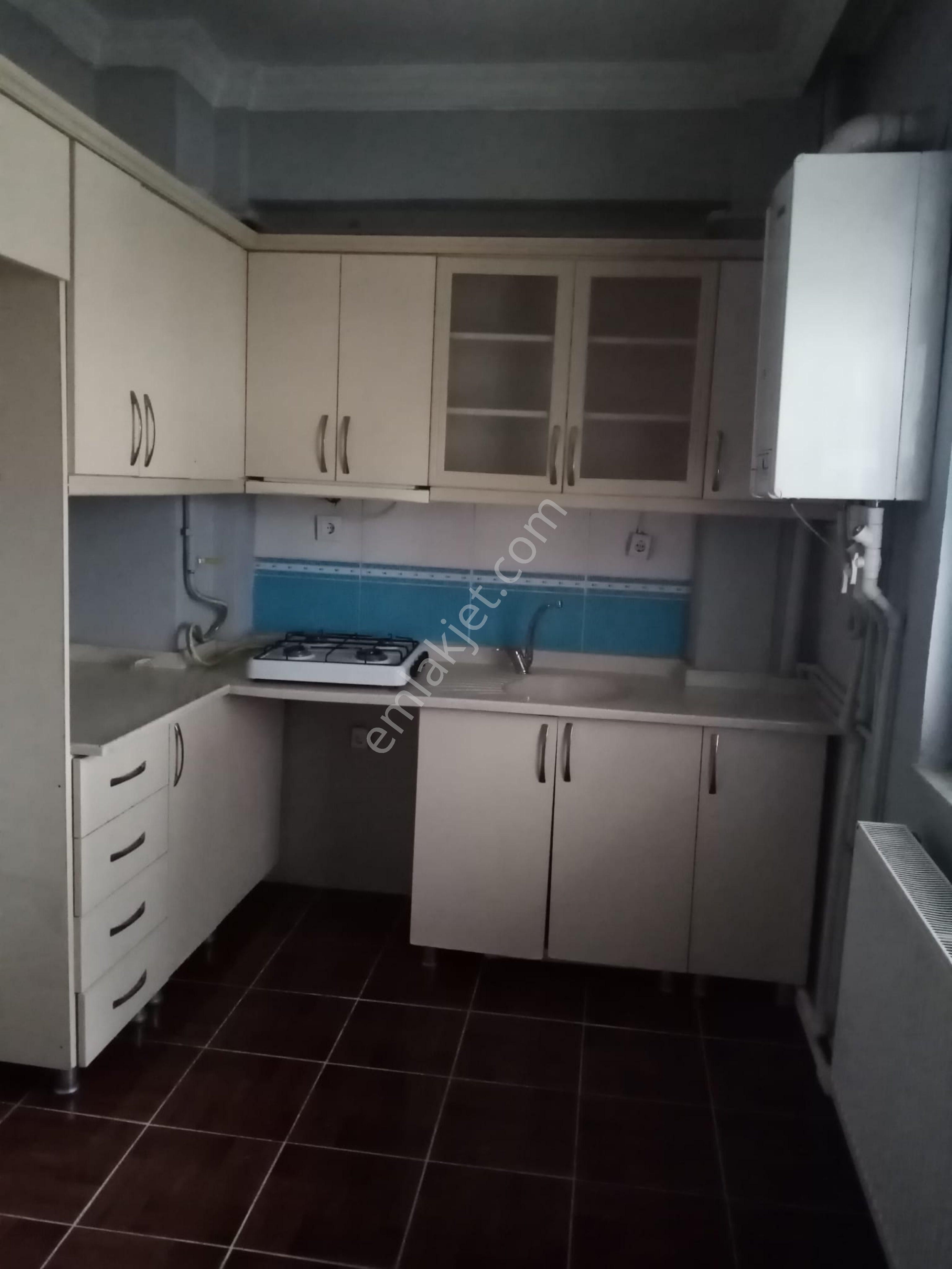 Kars Merkez İstasyon Kiralık Daire Kızılay Düğün Salonuna Yakın Giriş Kat Alt Katı Daireli Ayrı Wc Uygun Fiyatlı Daire