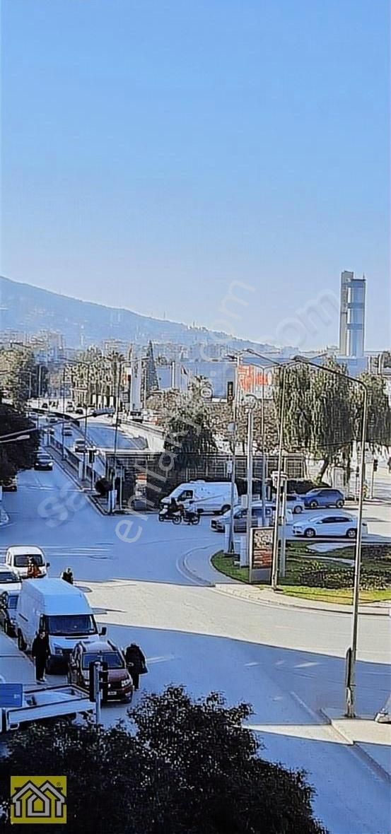 Balçova Eğitim Kiralık Daire Mithatpaşa Caddesi Üzerinde, Metro Karşısı 3+1 Arakat Asansörlü