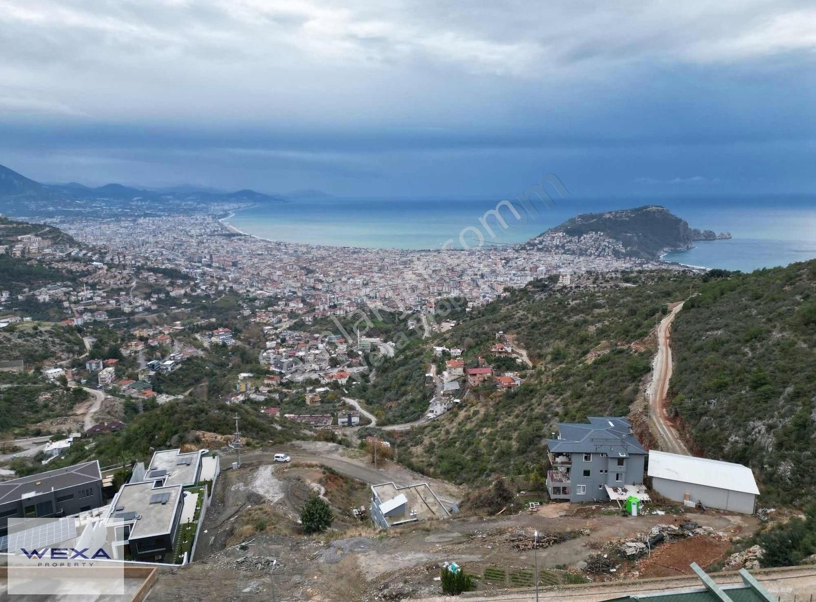 Alanya Tepe Satılık Villa İmarlı Tepe Mahallesinde Muazzam Manzaraya Sahip Satılık Villa Arsası