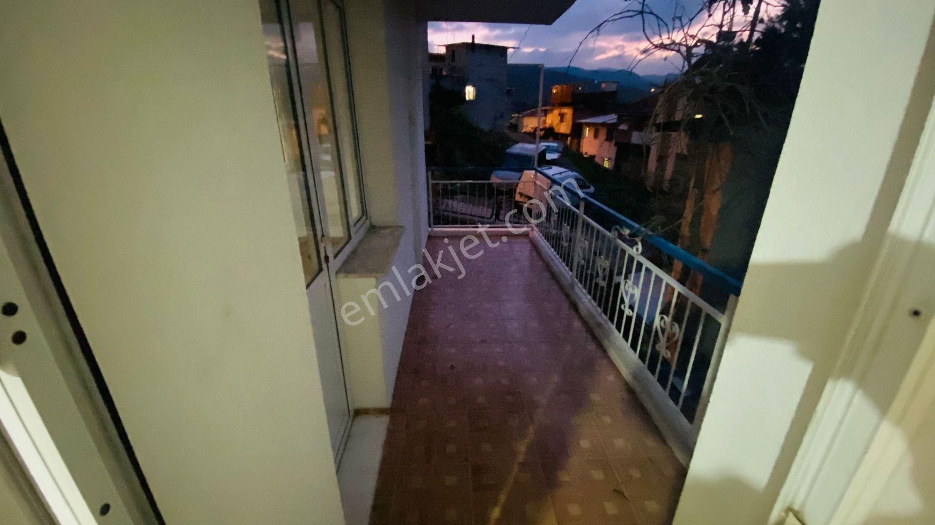 Karabağlar Salih Omurtak Kiralık Daire Karağlar Limontepe Salih Omurtak Mahallesınde 3+1 Kiralık Daire