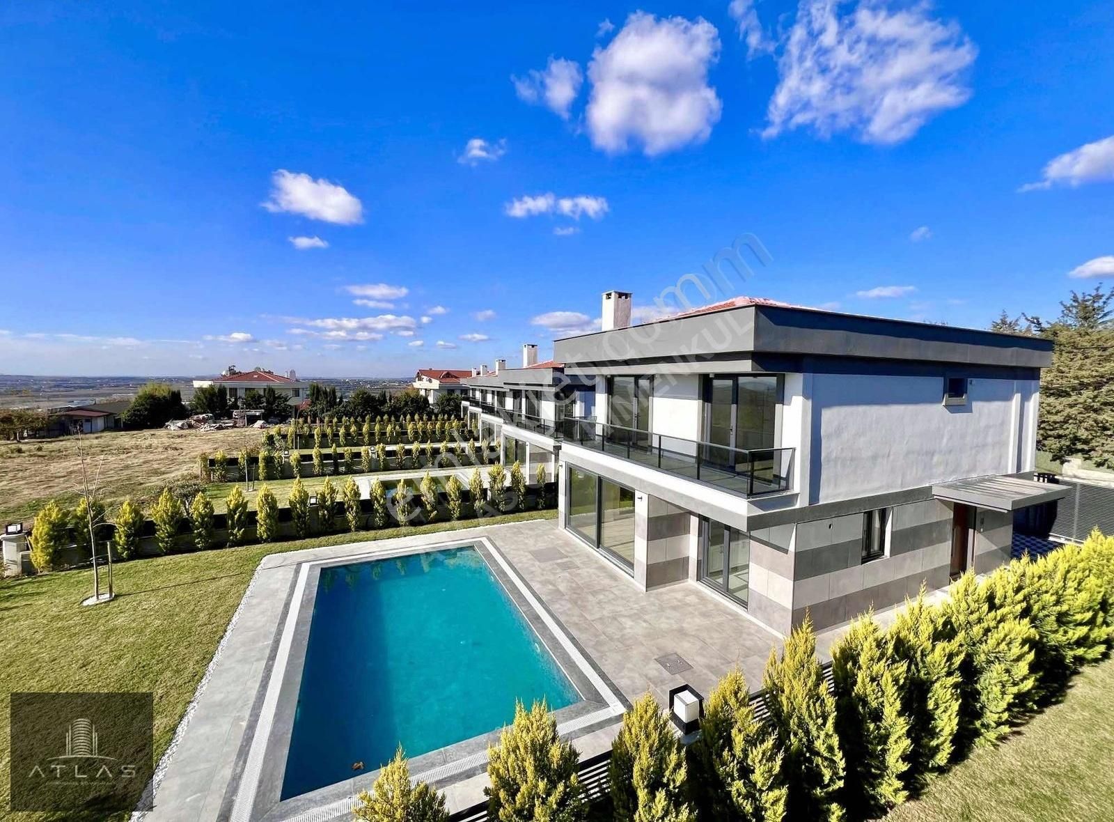 Silivri Ortaköy Satılık Villa Atlas'tan, Ortaköy'de, Sıfır, 500m2 Arsa Üzeri, Havuzlu Villa