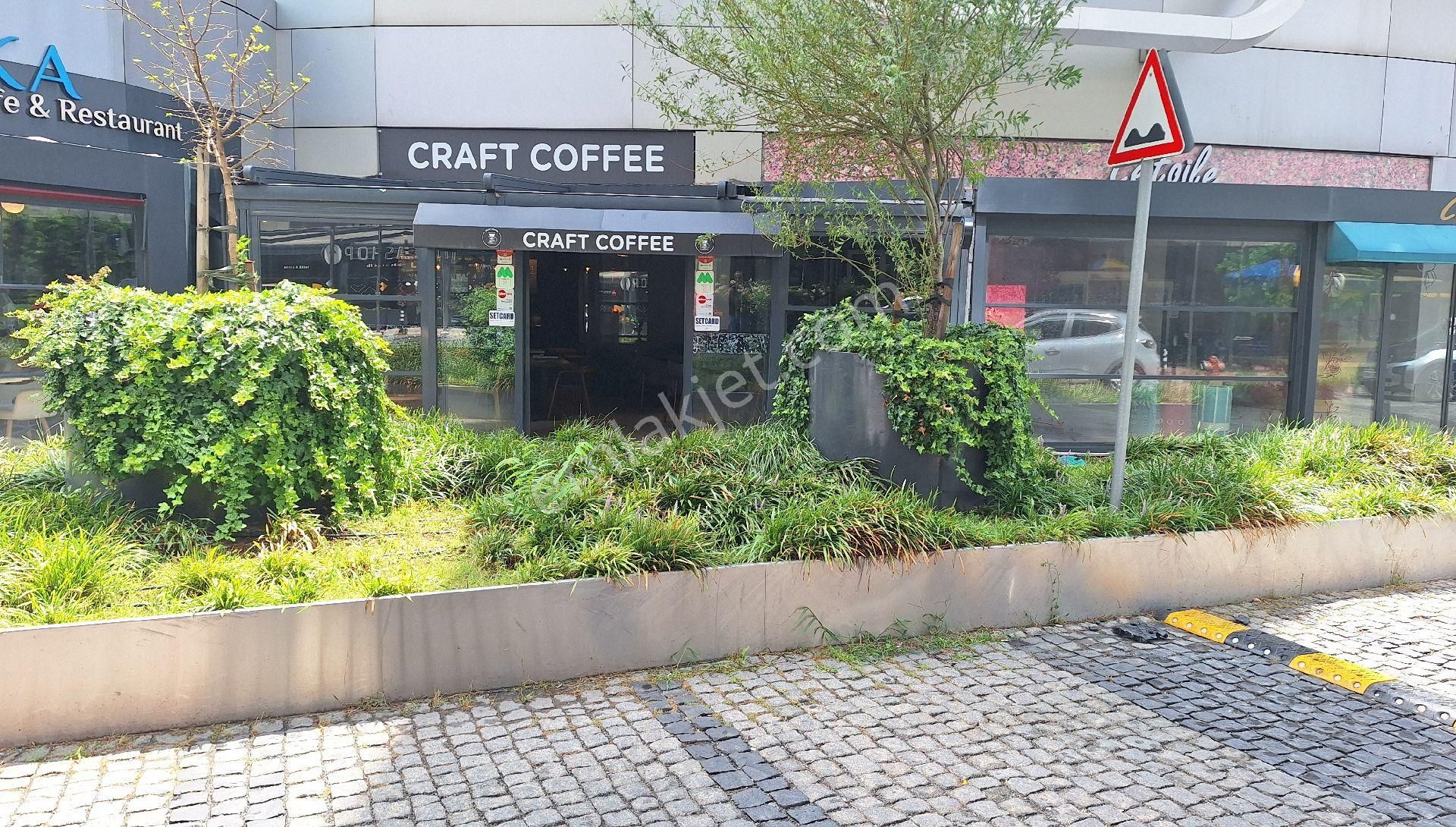 İstanbul Ataşehir Devren Kafe & Bar Ceber,den Fenerbahçe Üniversite Karşısı Cafe