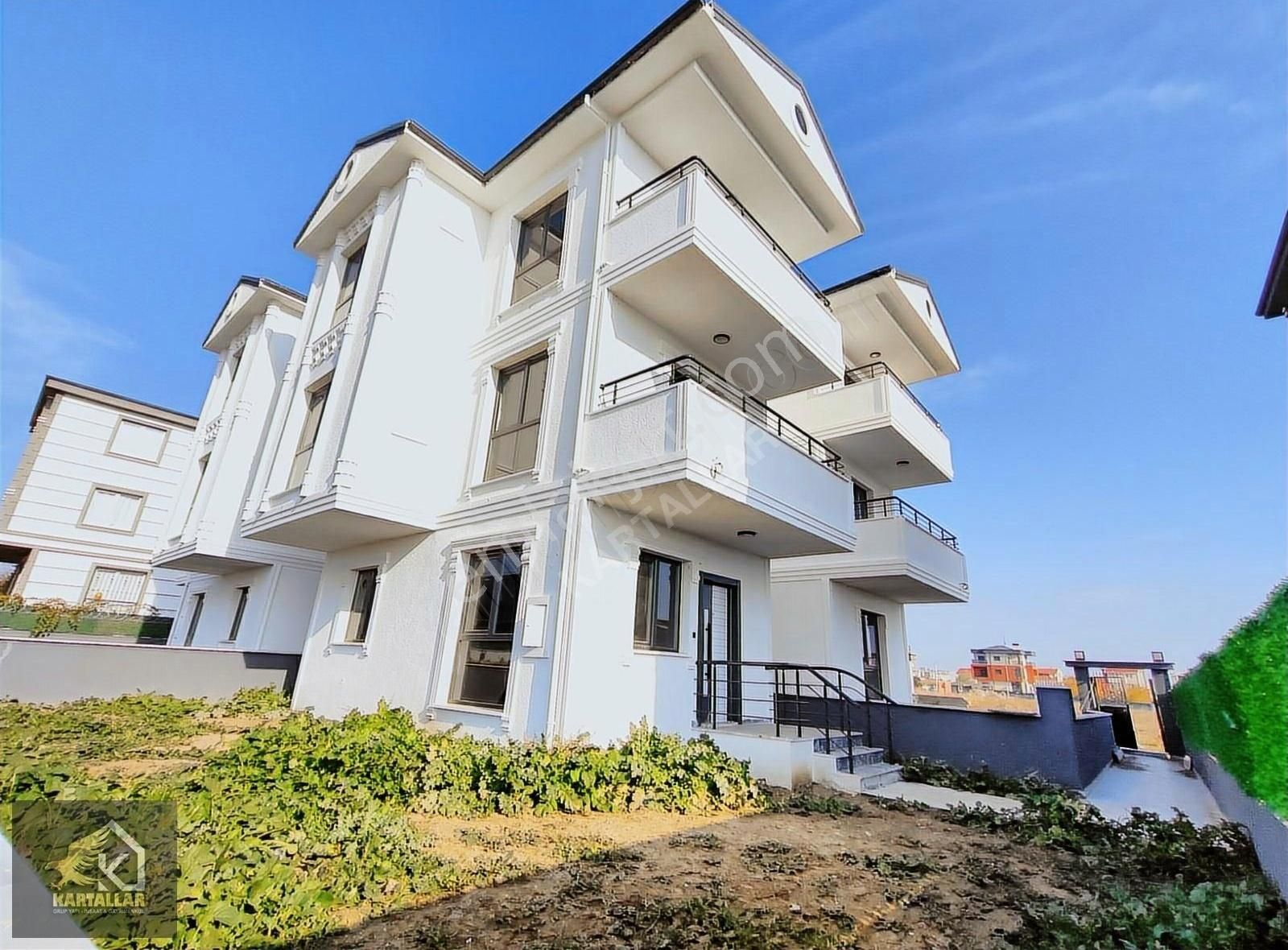 Kartallar'dan Beyaz Köşk 4+1 Büyük Bahçeli Şık Ve Kaliteli Villa - Görsel 25