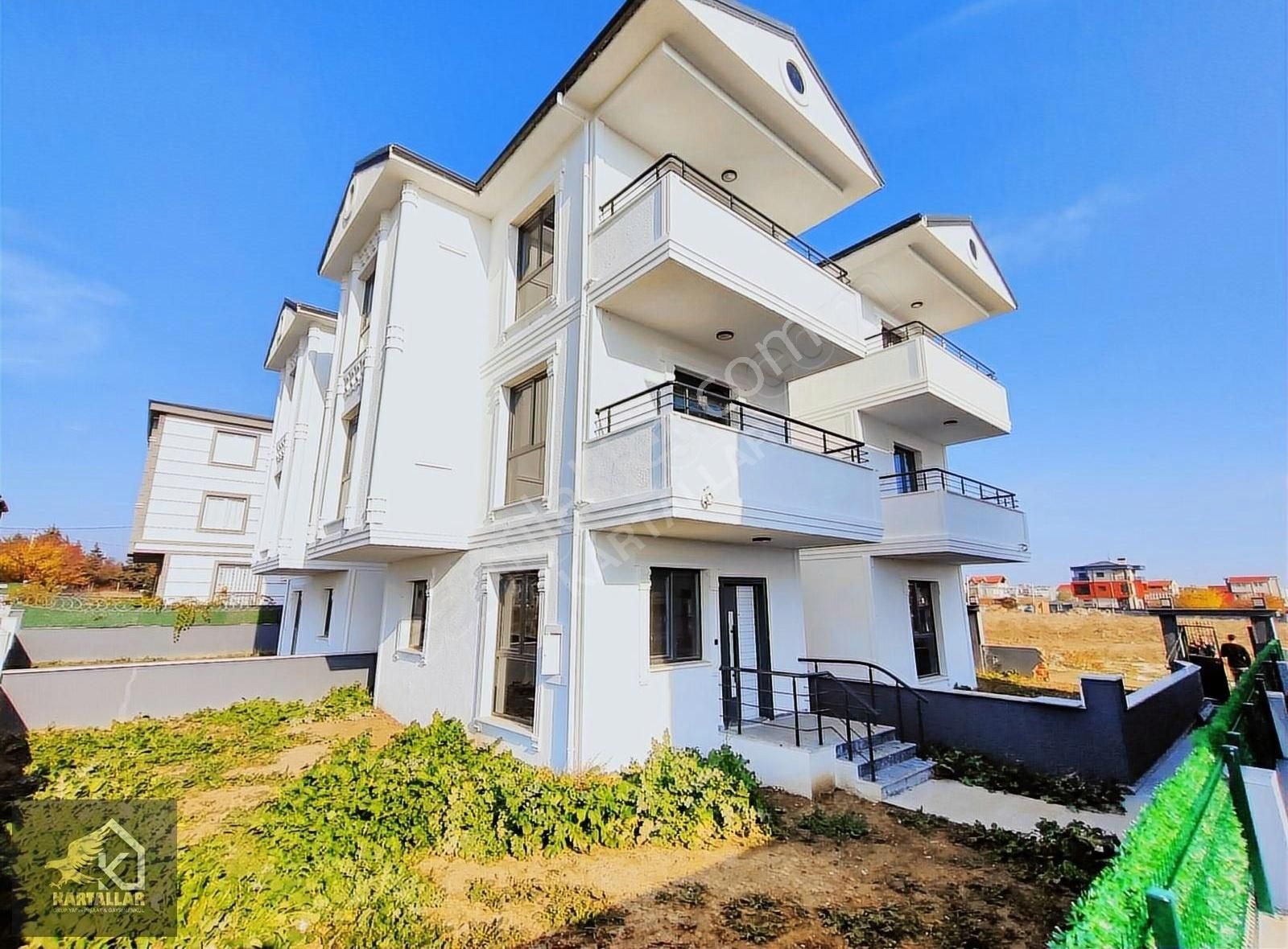 Kartallar'dan Beyaz Köşk 4+1 Büyük Bahçeli Şık Ve Kaliteli Villa - Görsel 16