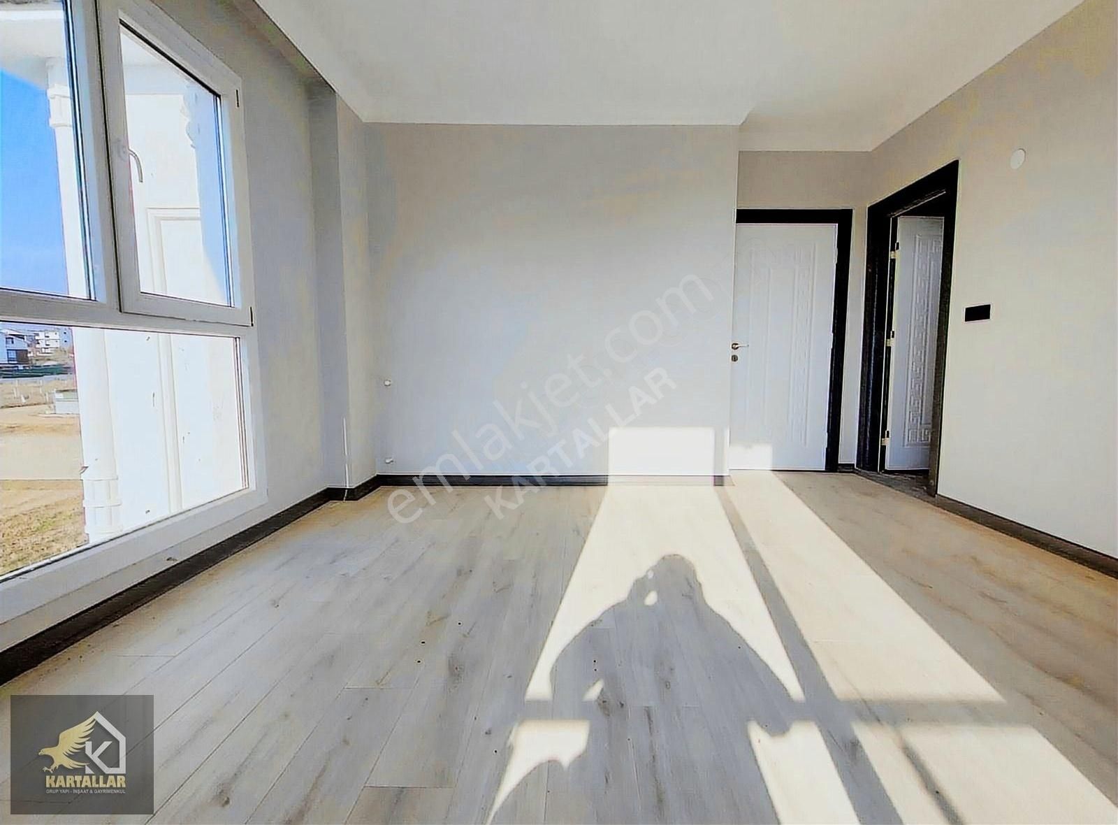 Kartallar'dan Beyaz Köşk 4+1 Büyük Bahçeli Şık Ve Kaliteli Villa - Görsel 35