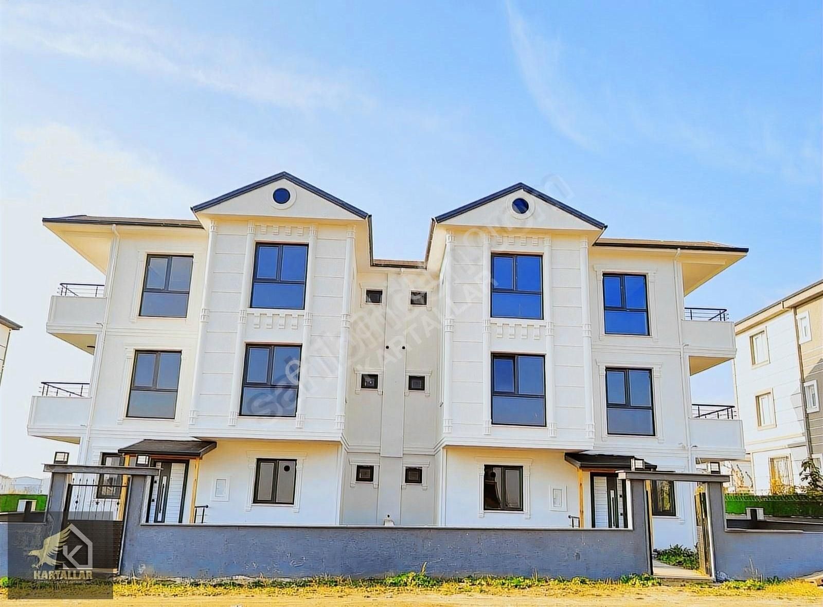 Kartallar'dan Beyaz Köşk 4+1 Büyük Bahçeli Şık Ve Kaliteli Villa - Görsel 23