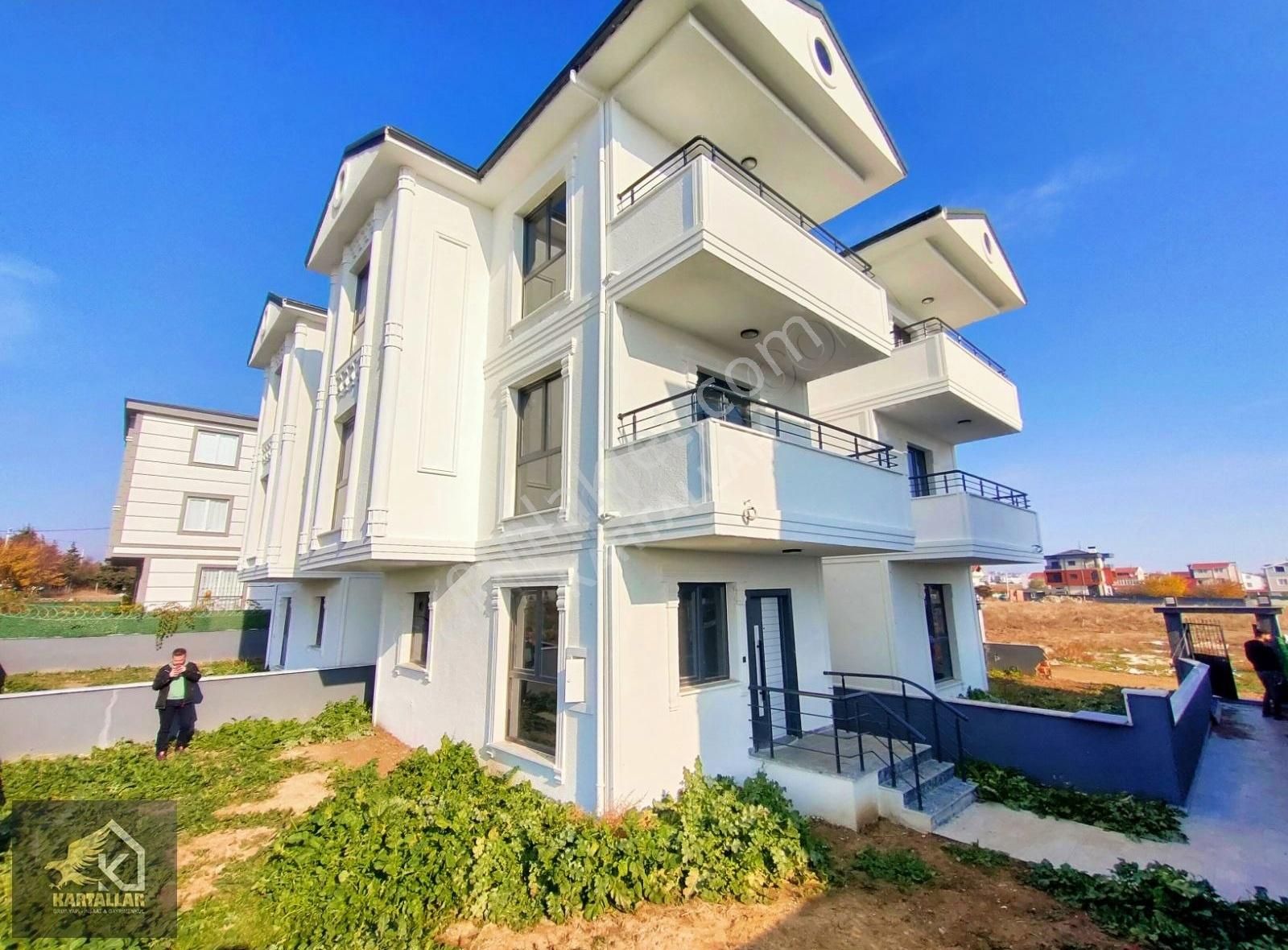 Kartallar'dan Beyaz Köşk 4+1 Büyük Bahçeli Şık Ve Kaliteli Villa - Görsel 21