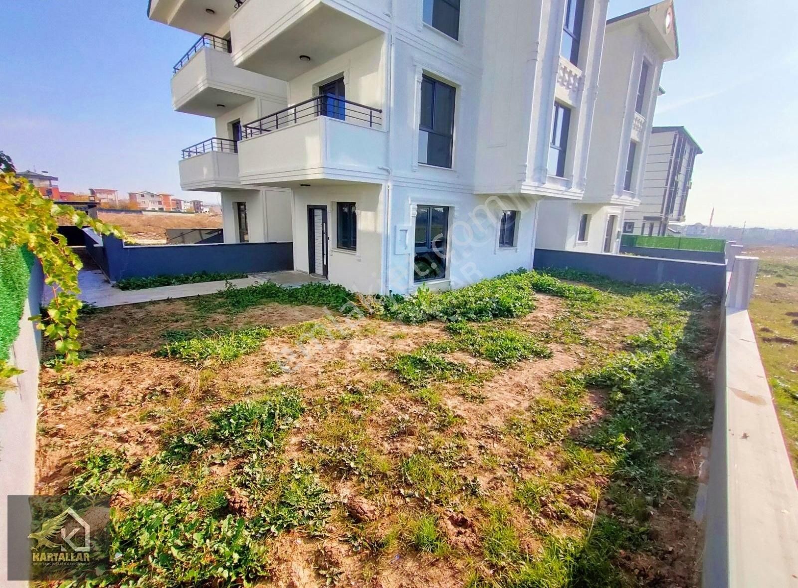 Kartallar'dan Beyaz Köşk 4+1 Büyük Bahçeli Şık Ve Kaliteli Villa - Görsel 11