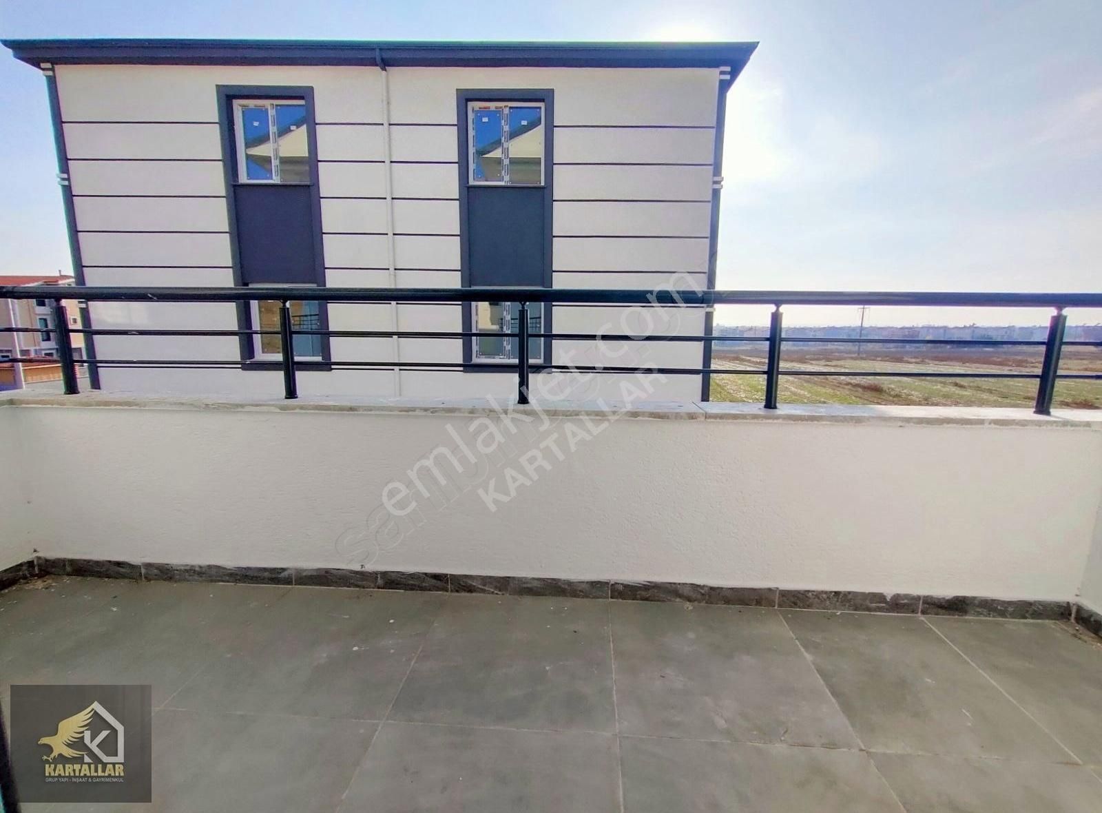 Kartallar'dan Beyaz Köşk 4+1 Büyük Bahçeli Şık Ve Kaliteli Villa - Görsel 2