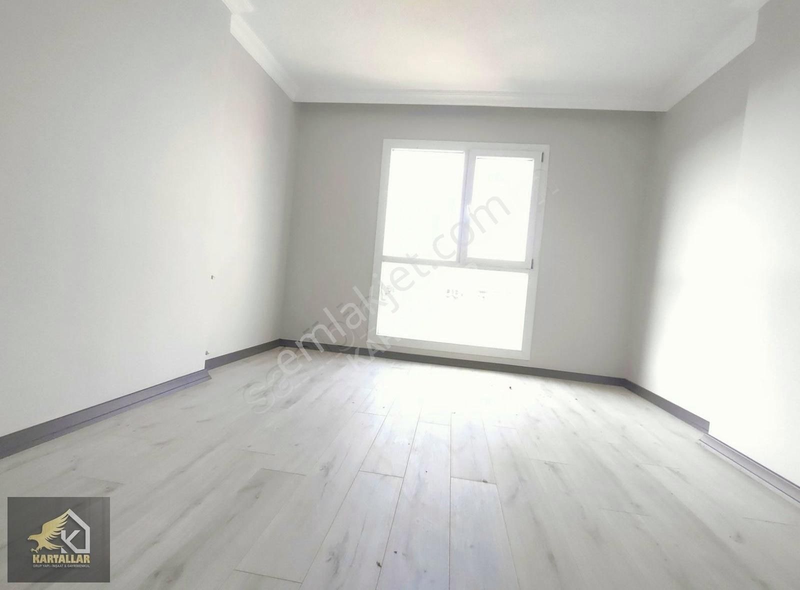 Kartallar'dan Beyaz Köşk 4+1 Büyük Bahçeli Şık Ve Kaliteli Villa - Görsel 12