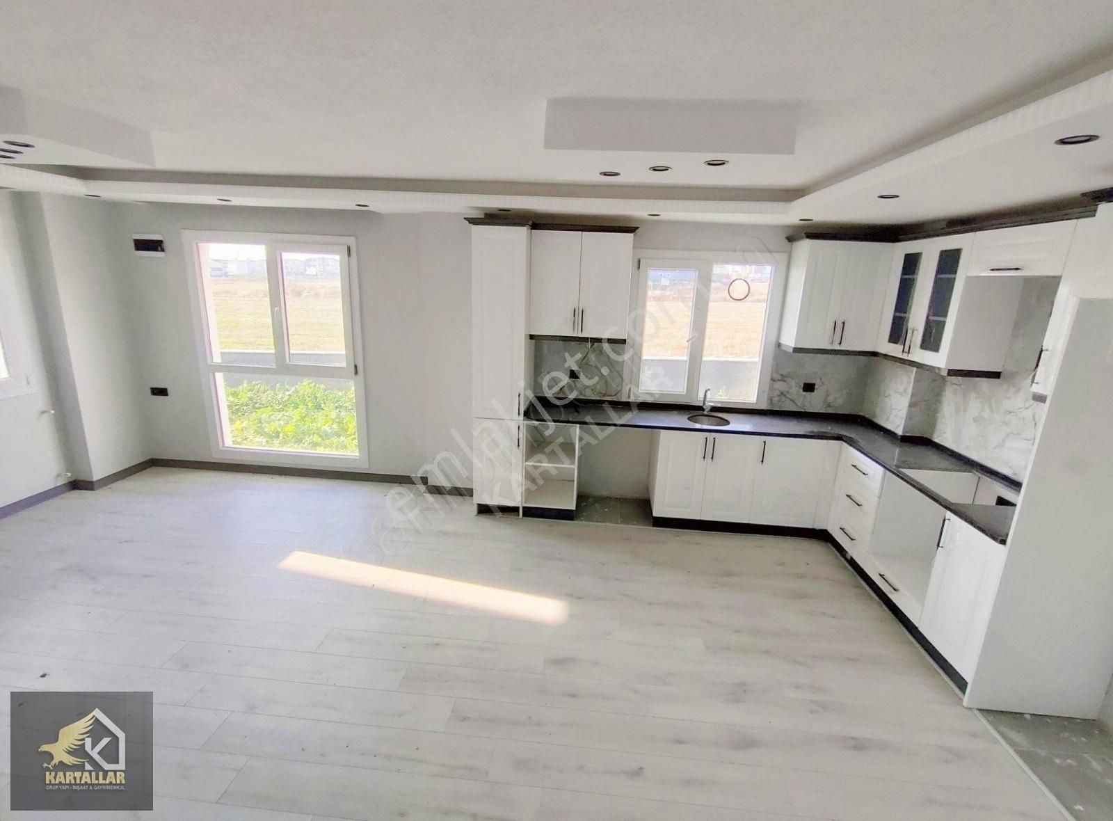 Kartallar'dan Beyaz Köşk 4+1 Büyük Bahçeli Şık Ve Kaliteli Villa - Görsel 13