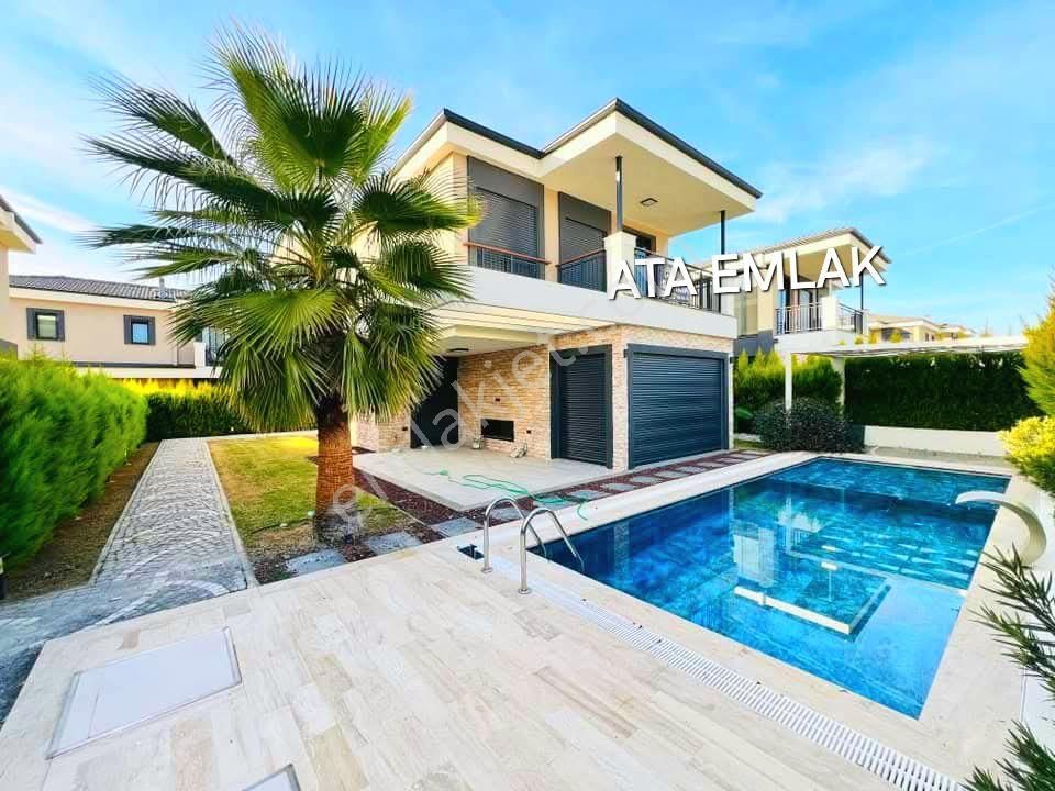 Kuşadasında Plaja Yakın Özel Havuzlu Tek Müstakil 4+1 Sıfır Villa
