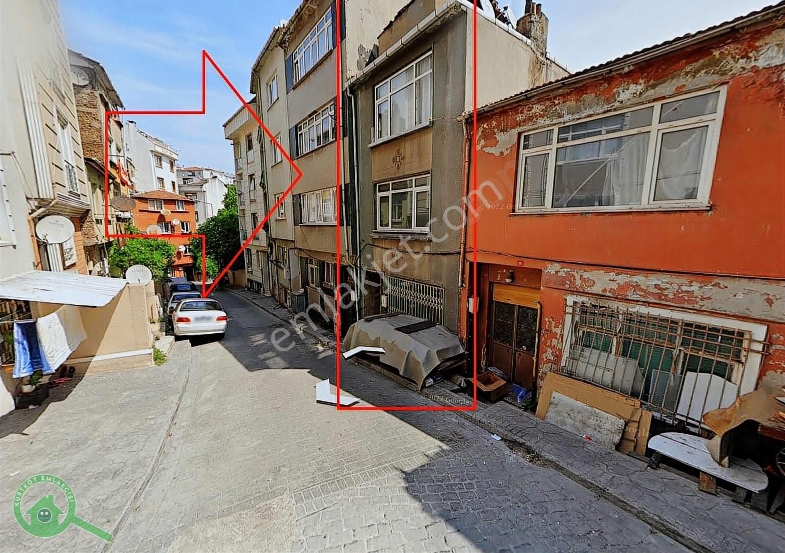 Beyoğlu Kaptanpaşa Satılık Konut İmarlı Kasımpaşa Kaptanpaşa'da Üç Katlı Ev Bulunan Satılık 84 M2 Arsa