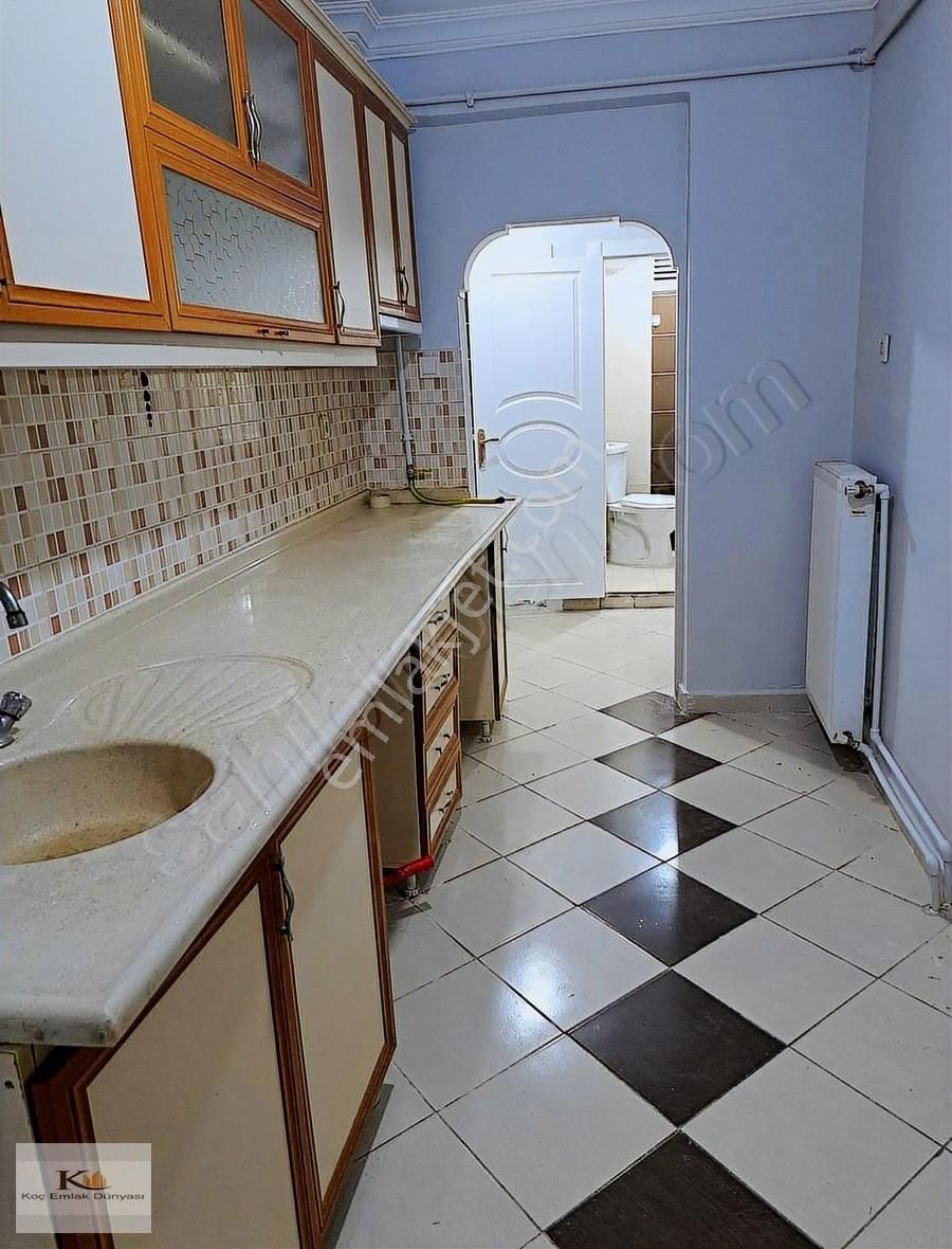 Keçiören Şenlik Kiralık Daire Pınarbaşı Mh Gazino 'da 2+1 Metroya,5 Dk Yapılı, Boyalı, Kiralık