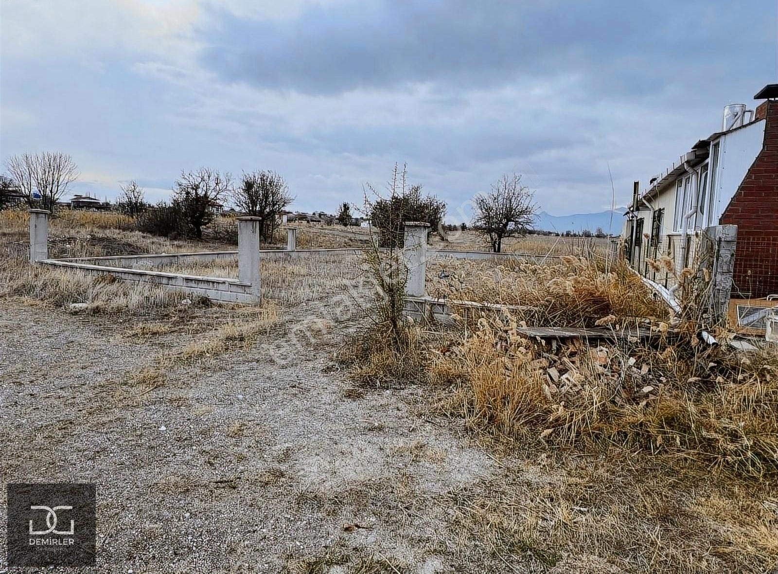 Burdur Merkez Çendik Köyü Satılık Konut İmarlı Demirler'den Burdur Gölüne 500metre Mesafede Satılık Fırsat Arsa