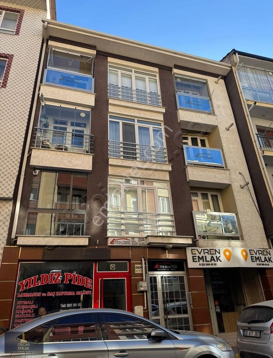 Tepebaşı Güllük Kiralık Daire Oscar'dan Balkan Caddesi Üzeri Ara Kat Balkonlu Geniş 1+1