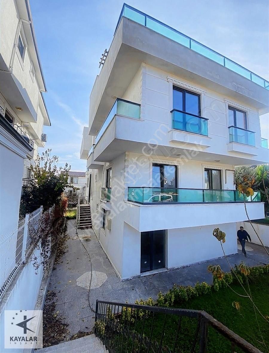 Yalova Merkez Adnan Menderes Satılık Villa Kayalar Emlaktan Yalova Adnan Menderes Mah. Satılık Villa