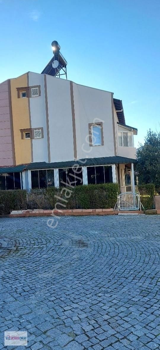 Ayvalık Altınova Satılık Yazlık Ayvalık Altınova'da Nezih Site İçinde Satılık Tripleks Villa