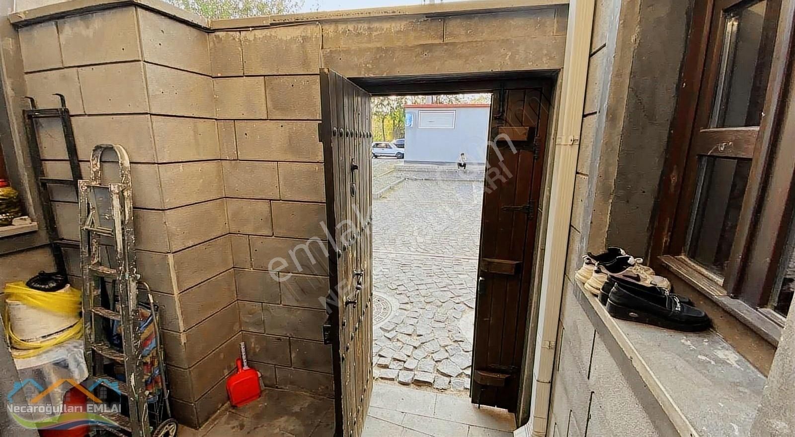 Necaroğullarından Merkezi Konumda Fırsat 2+1 Villa - Görsel 11