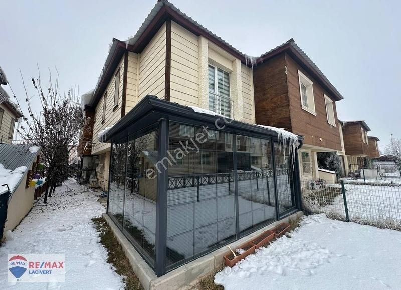 Aziziye Selçuklu Satılık Villa Re/max Lacivert'ten Aziziye'de Satılık 5+1 Lüks Villa