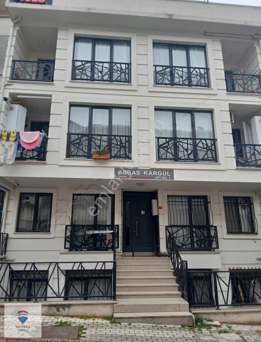 Üsküdar Ünalan Satılık Daire Remax Ashill'den Emaar Avmye Komşu Satılık 2+1 Bahçe Katı Daire