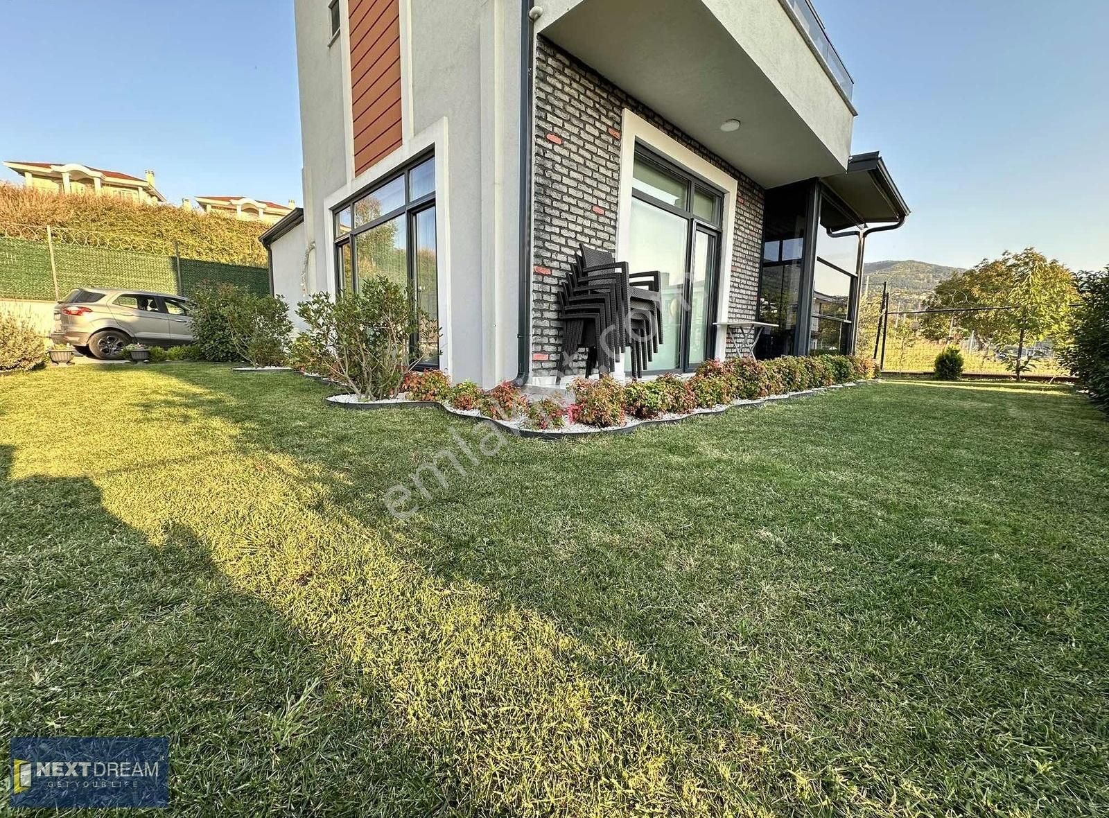 Başiskele Damlar Satılık Villa Deniz Manzaralı Özel Yapım 320 Metre² Arsa Payı Tripleks Villa