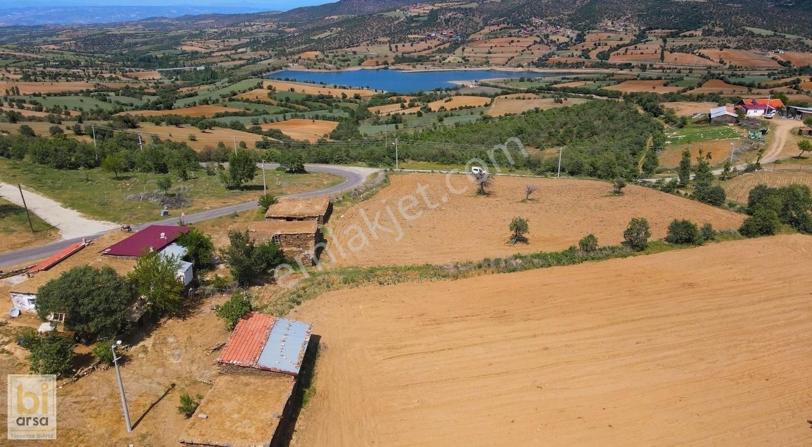 Eşme Alahabalı Köyü (Çavuşlu) Satılık Konut İmarlı Eşme'de 743m² Göl Manzaralı Ve Asfalta Cephe Köyiçi İmarlı Arsa