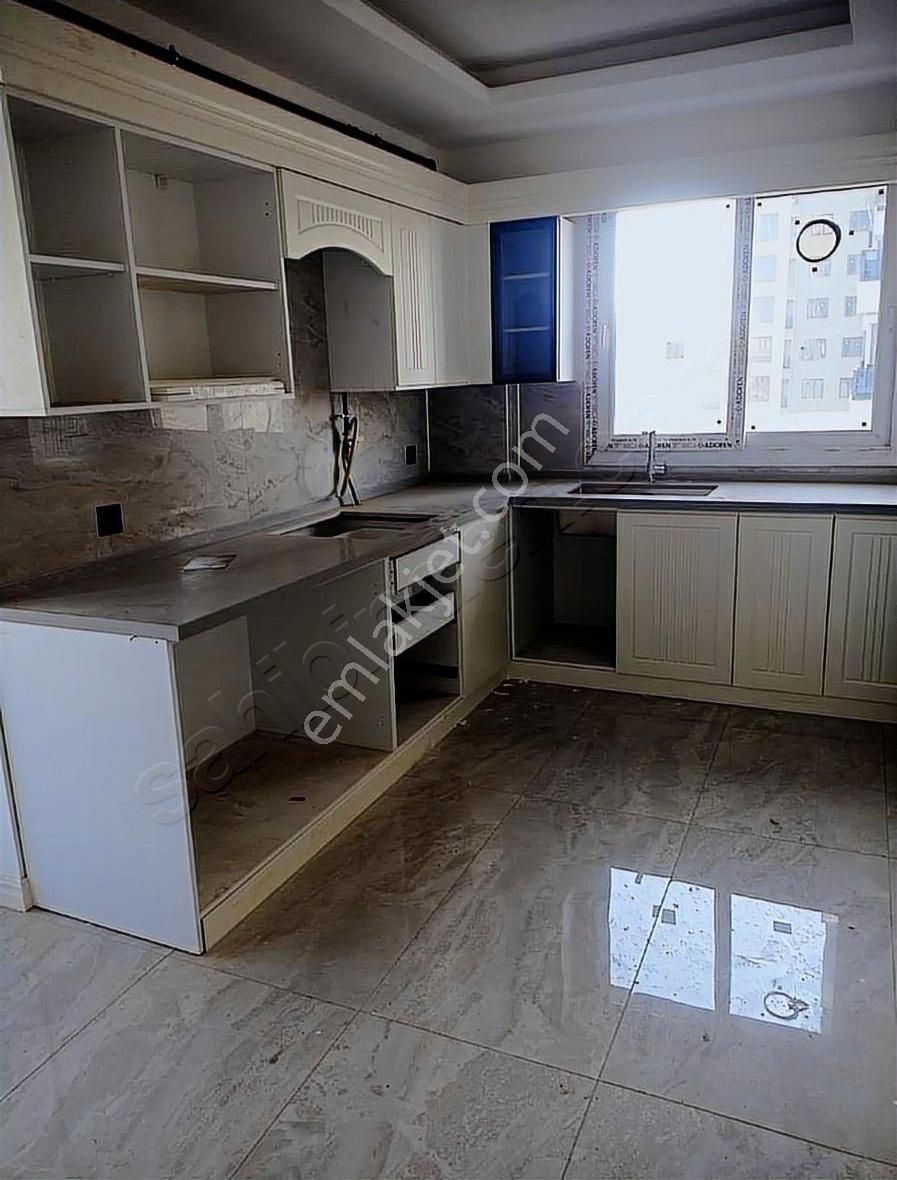 Kayapınar Talaytepe Kiralık Daire Safir Emlak'tan Winstown Avm Arkasında 2+1 Kiralık Lüks Daire