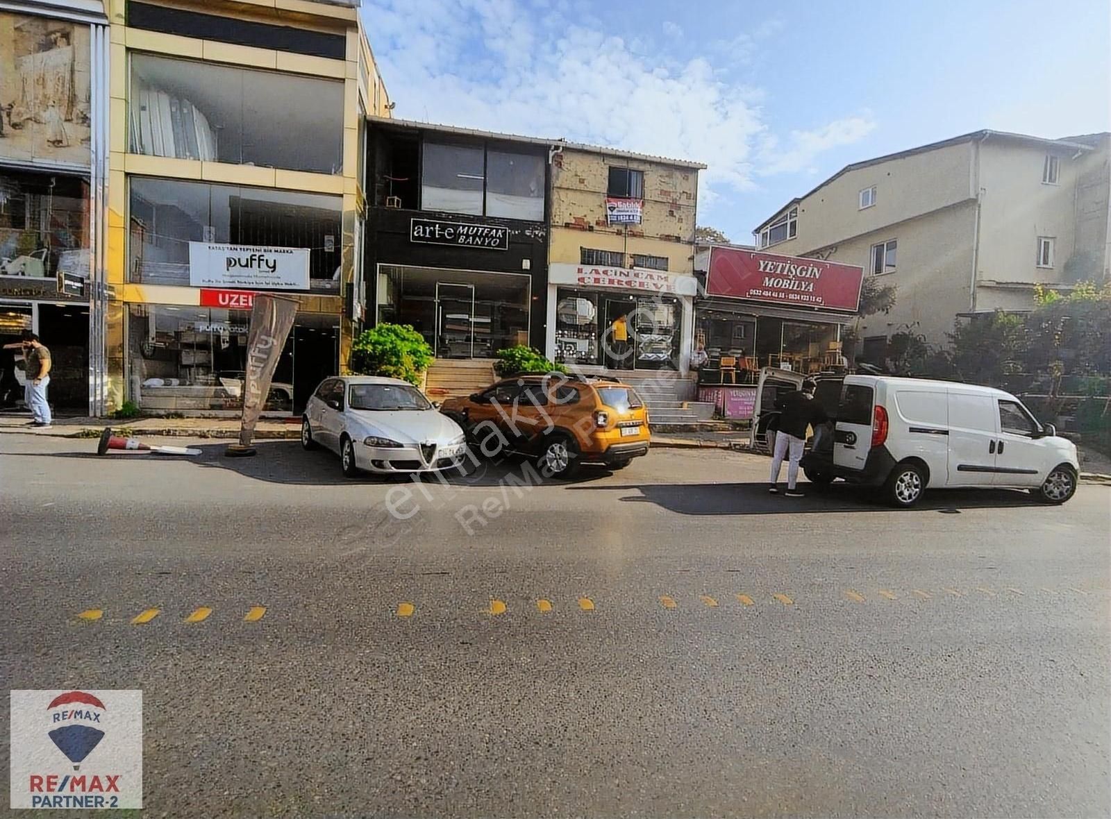 Eyüpsultan Defterdar Satılık Bina Otakçılar Caddesi Üzerinde Yatırımlık Komple Bina