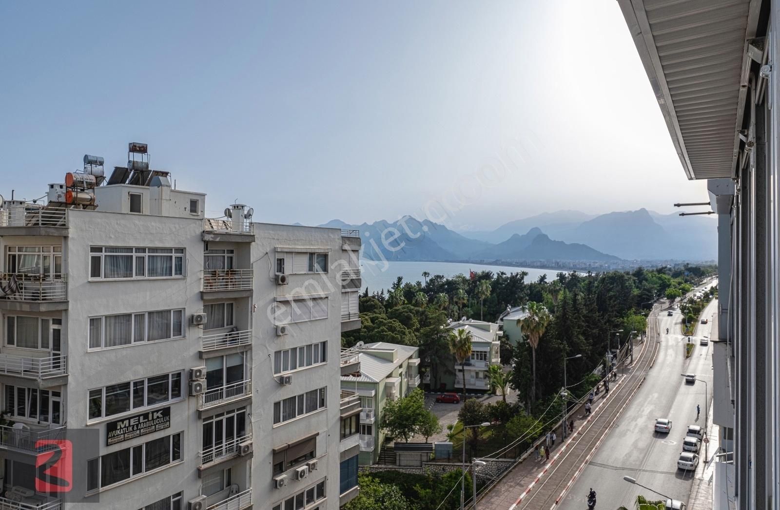 Muratpaşa Deniz Satılık Daire Konyaaltı Caddesi Üzerinde Deniz Gören Satılık 3+1 Daire