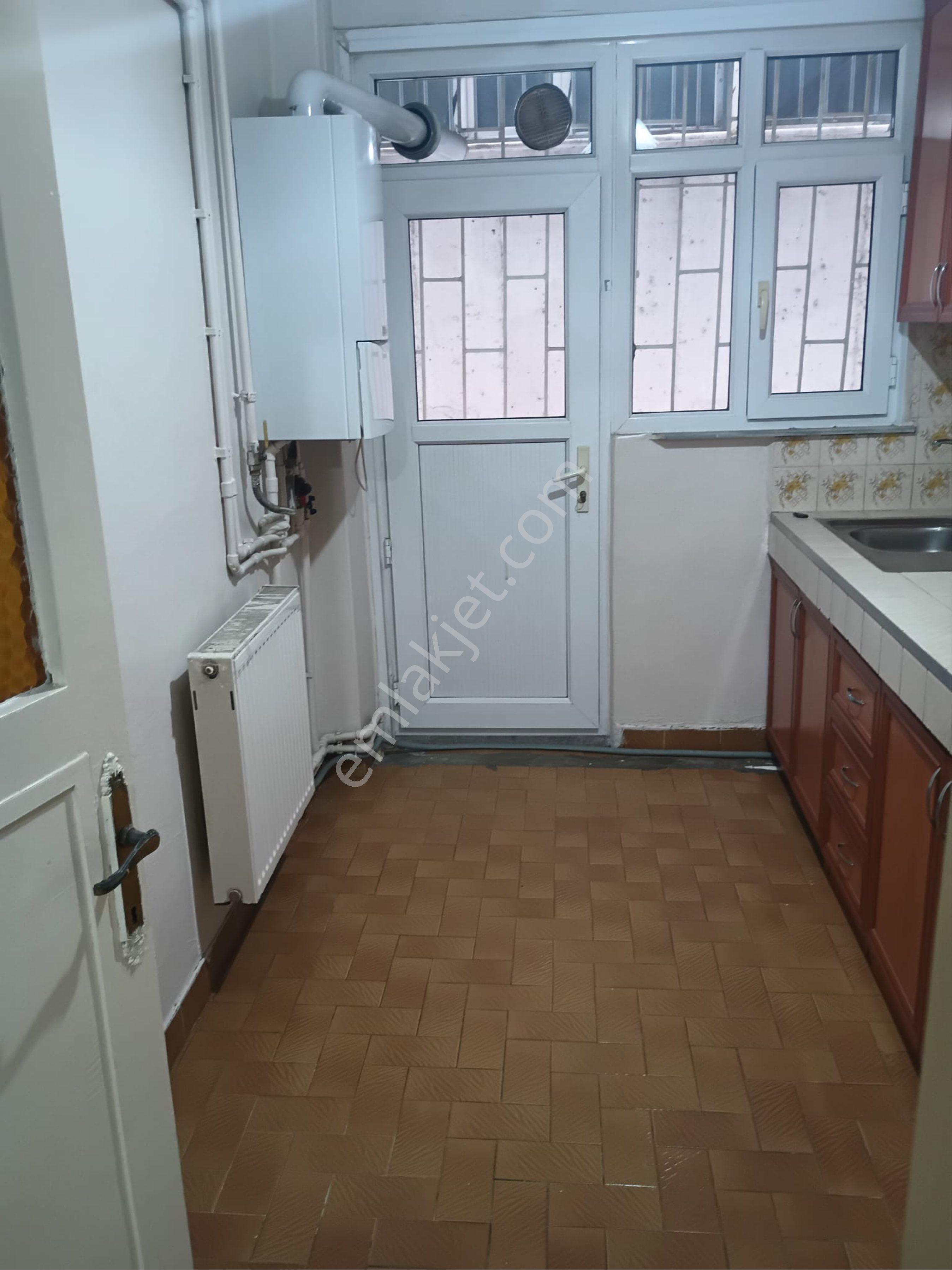 Küçükçekmece Halkalı Merkez Kiralık Daire Halkalı Merkez 1 + 1 90 Metre² Giriş Kat Kombili Kapalı Mutfak Boş Geniş Kiralık Daire