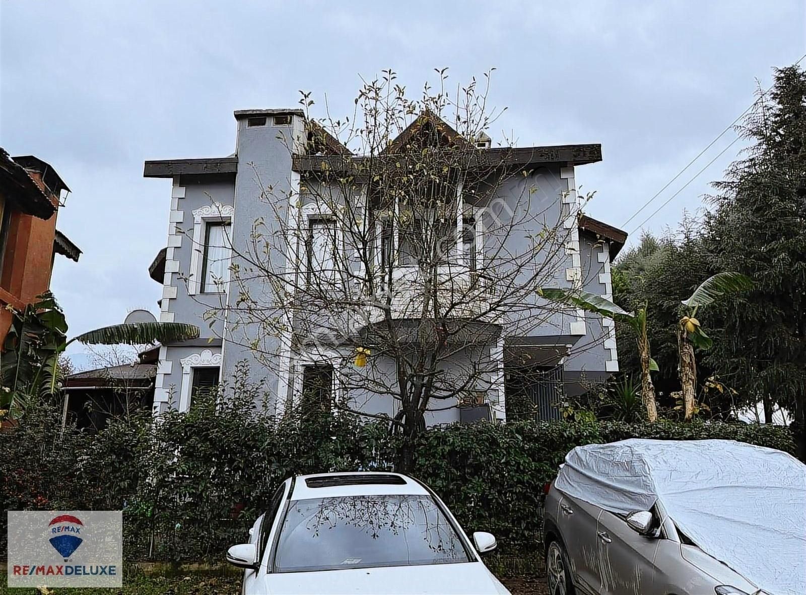 Kartepe Çepni Satılık Villa Kocaeli Kartepe'de Havuzlu Sitede Satılık 4+1 Lüks Yapılı Villa