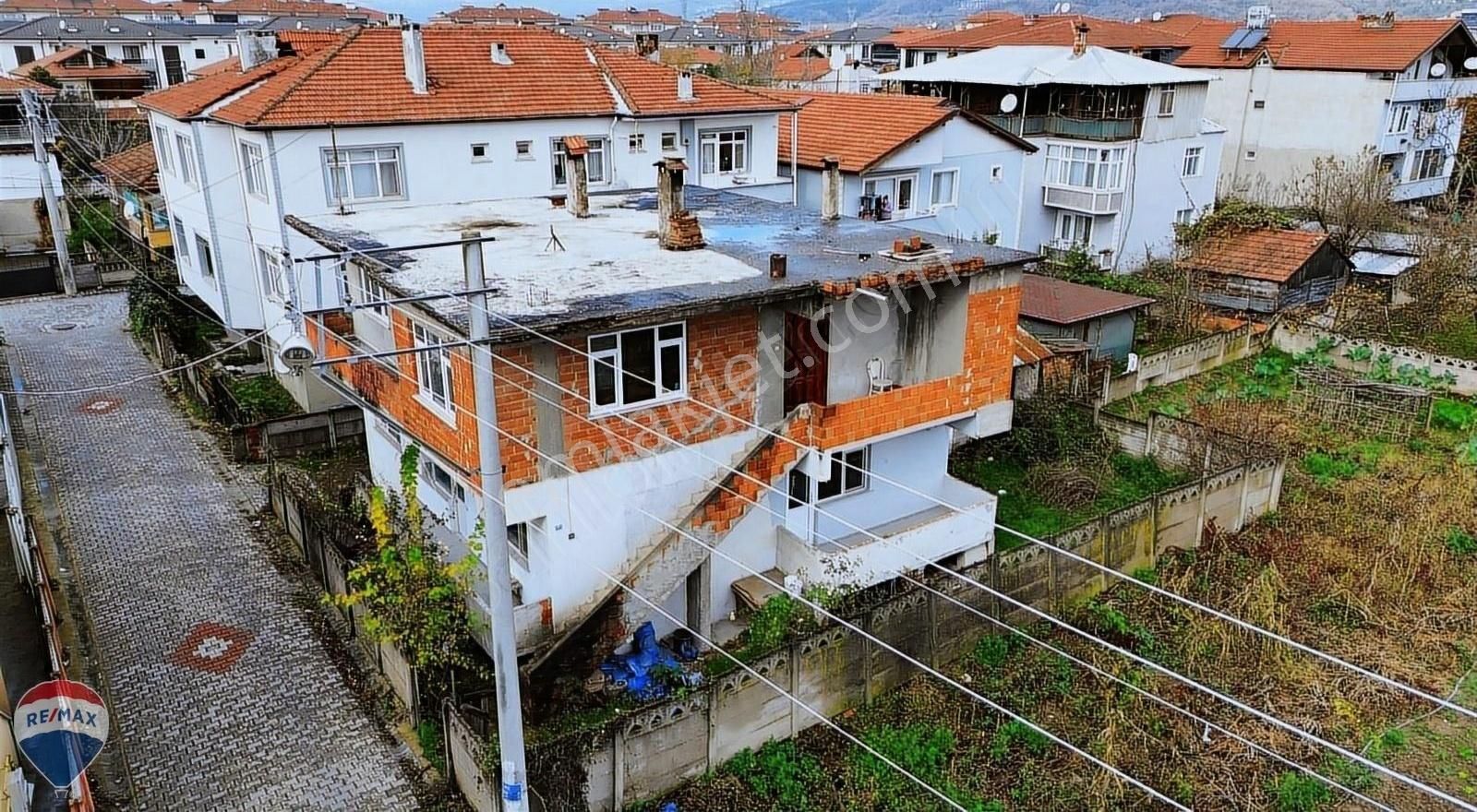 Arifiye Arifbey Satılık Konut İmarlı Remax Maviden Arifbey Mah. 3 Kat %35 İmarlı 295 M2 Arsa