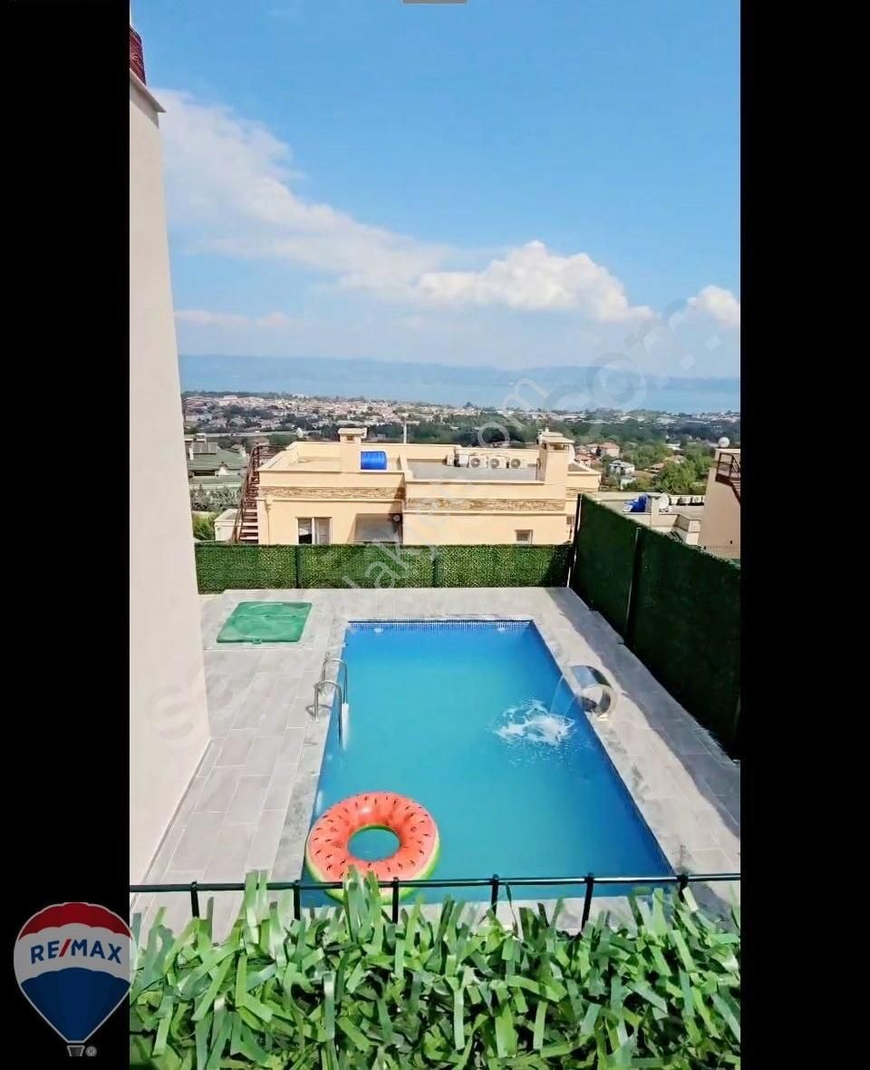 Sapanca Nailiye Satılık Villa Remax Hikmet Başer'den 230 M2 Eşyalı, Havuzlu Satılık Villa