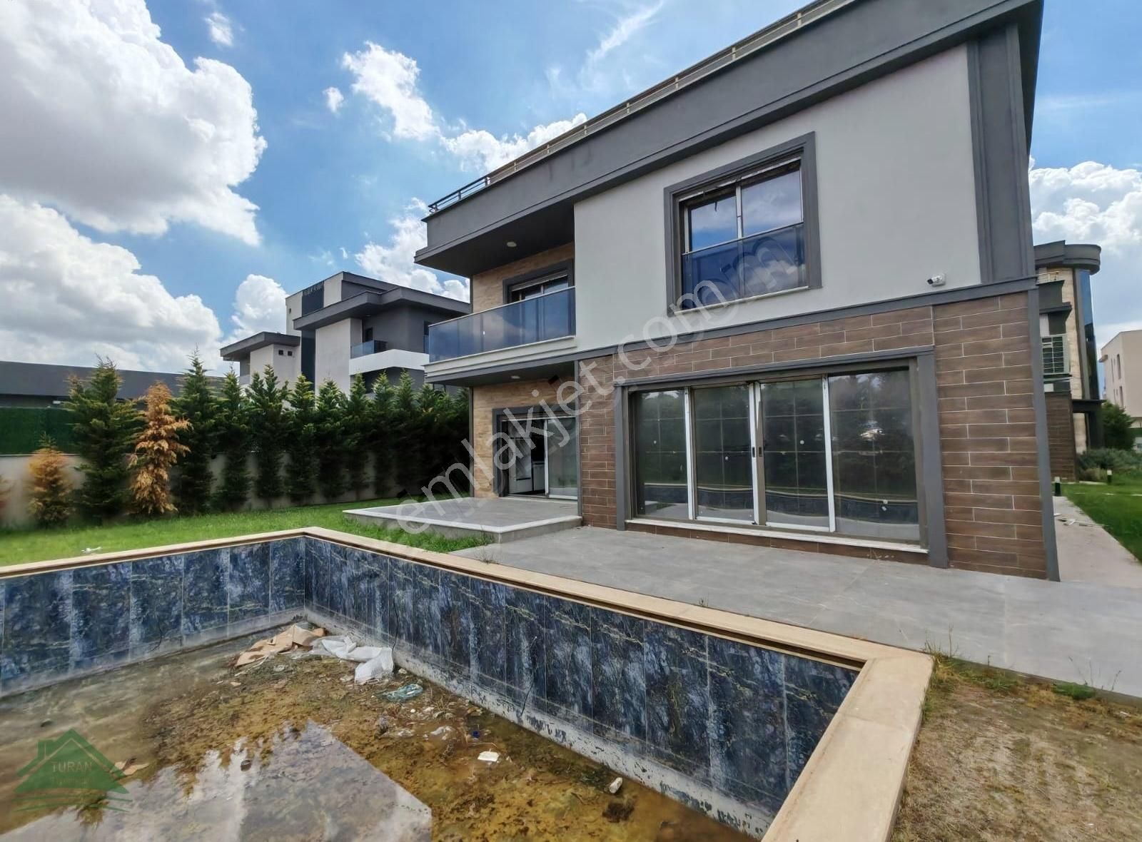 Müstakil Havuzlu Asansörlü 7+1 Villa - Görsel 19