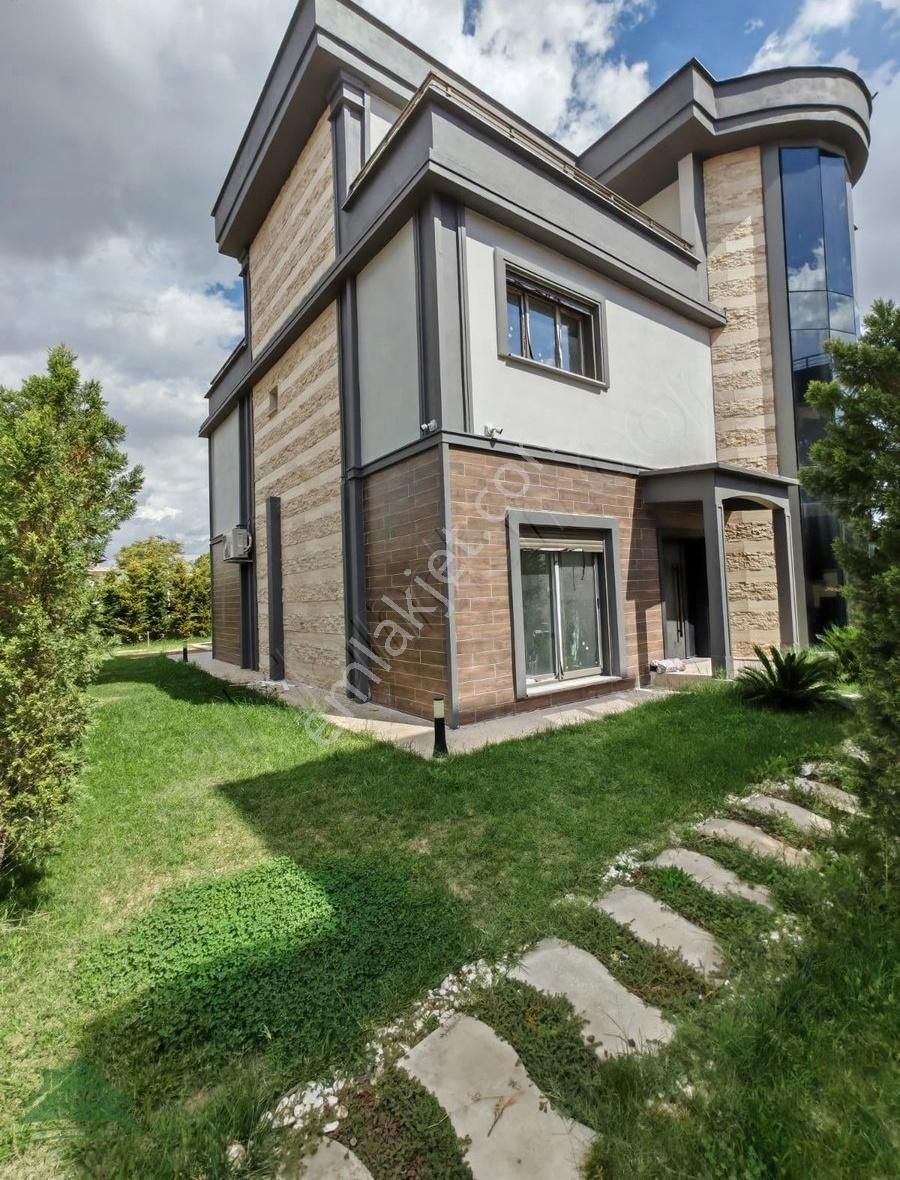 Müstakil Havuzlu Asansörlü 7+1 Villa - Görsel 27