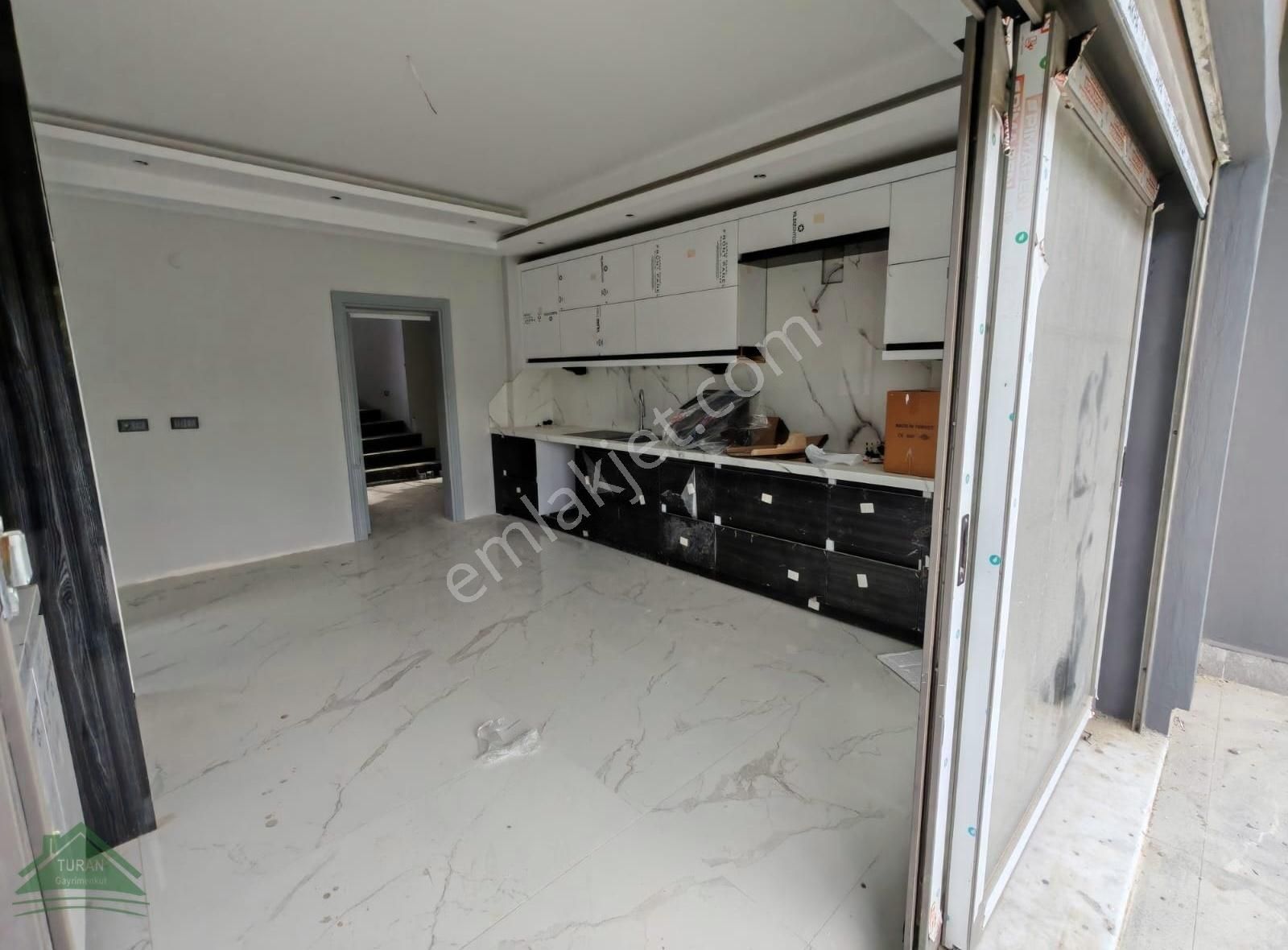 Müstakil Havuzlu Asansörlü 7+1 Villa - Görsel 13