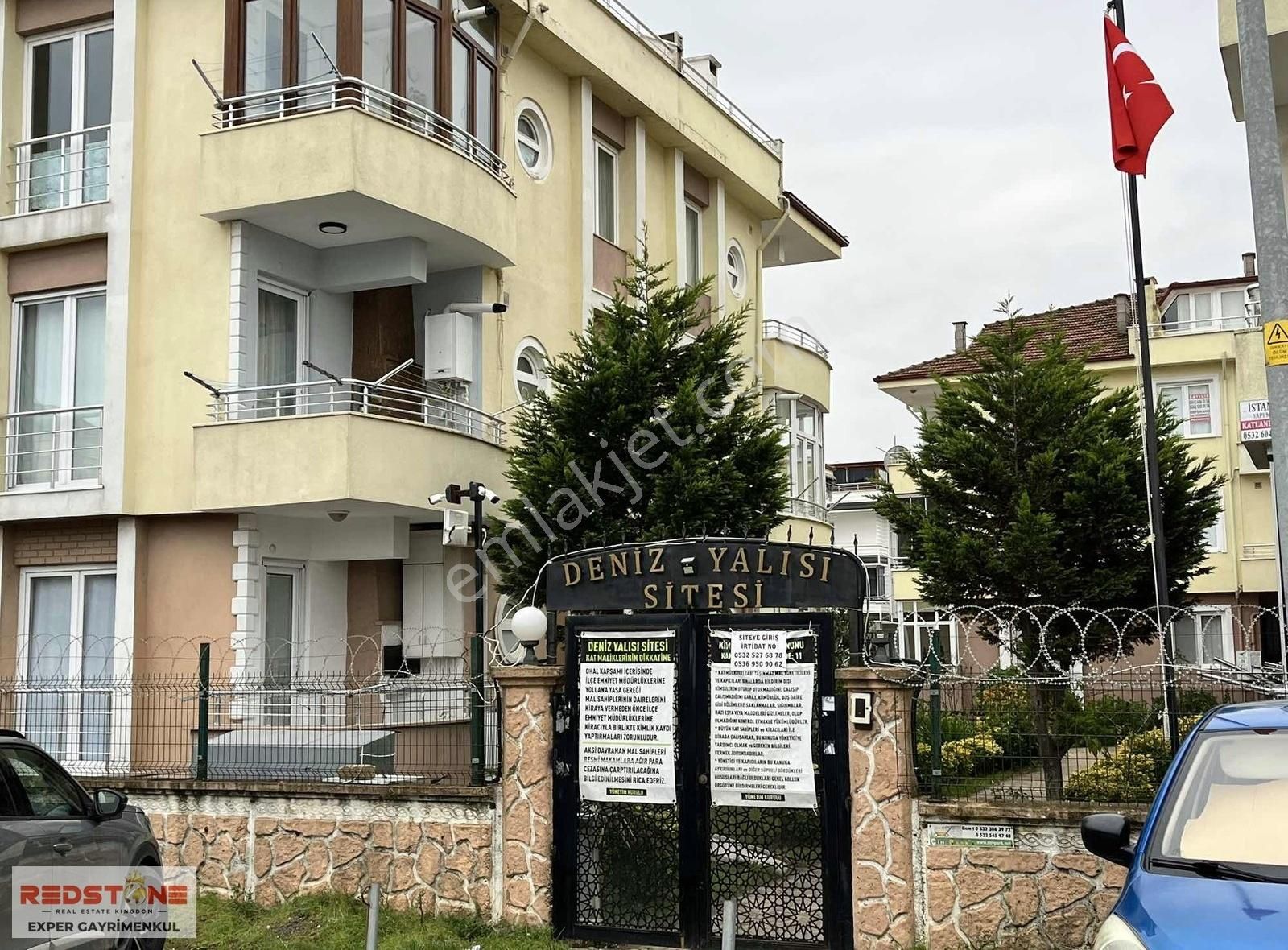 Karasu Yalı Satılık Yazlık Havuzlu Sitede, Eşyalı, Kombili, Cam Balkonlu Satılık 2+1 Yazlık