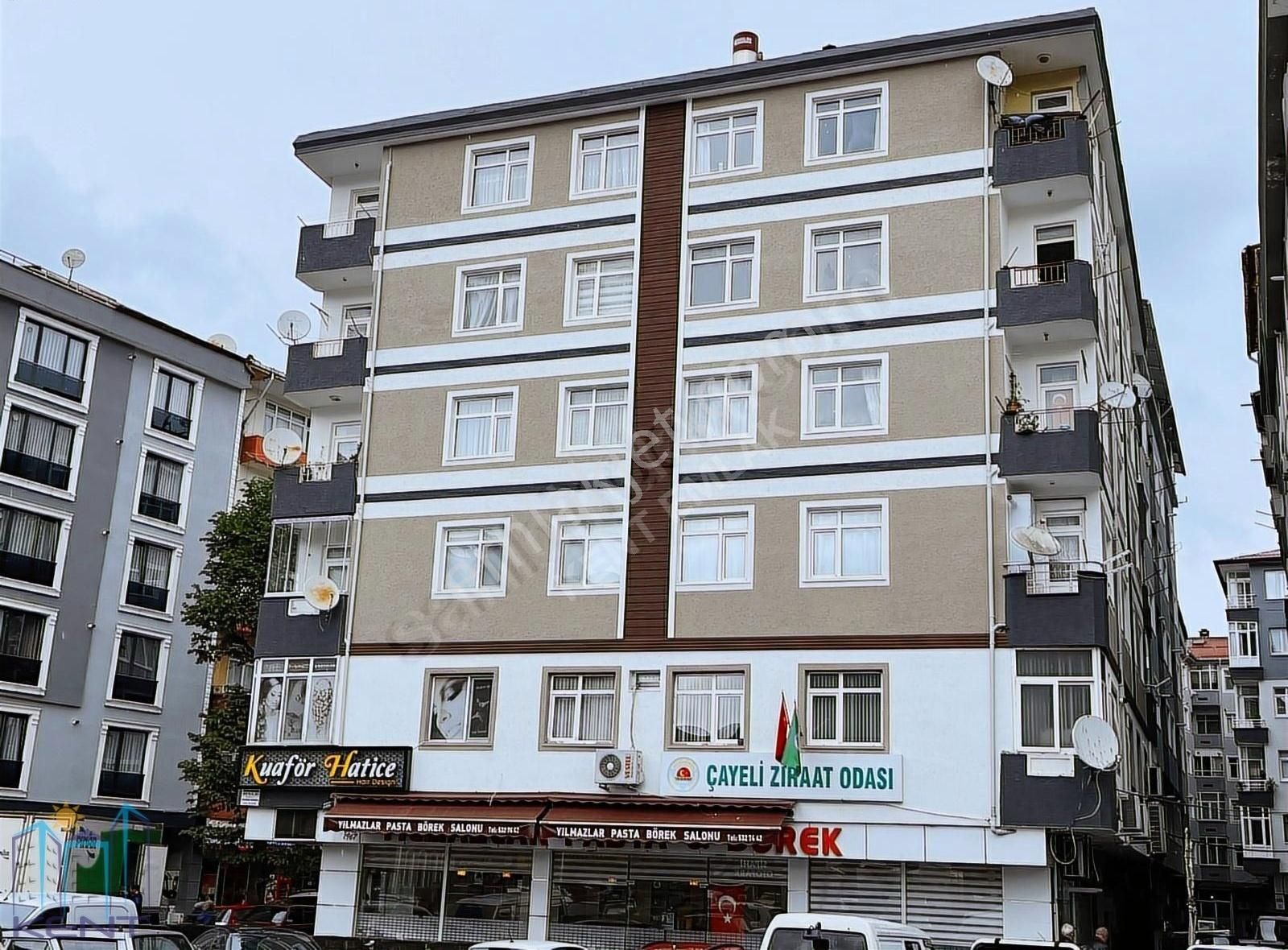 Çayeli Yenipazar Satılık Daire Çayeli Şehir Merkezinde Manzaralı Arakat 3+1 Daire