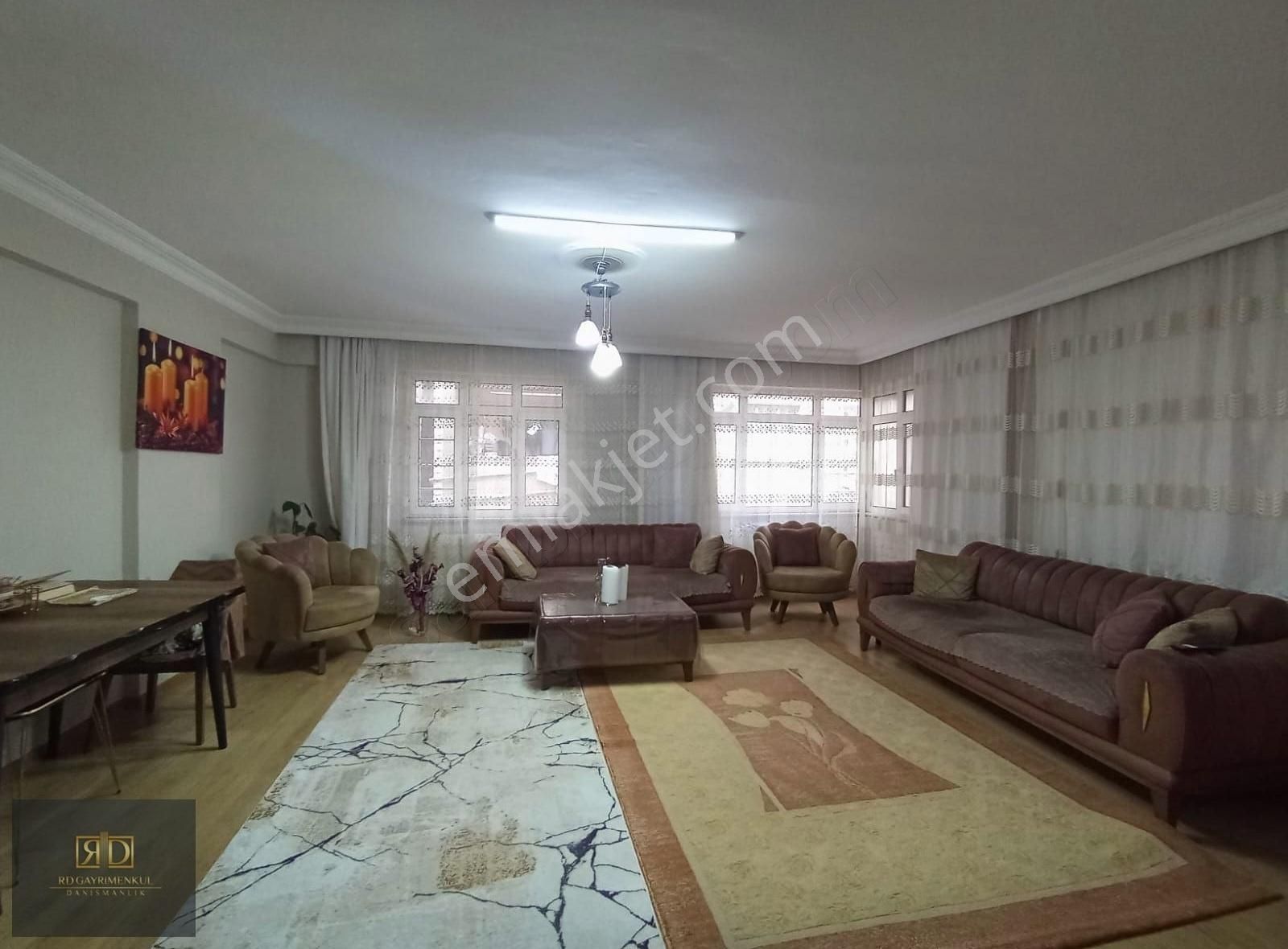 Kağıthane Merkez Satılık Daire Kağıthane Merkez 'de 3+1 120m2 Balkonlu Manzaralı İskanlı Daire