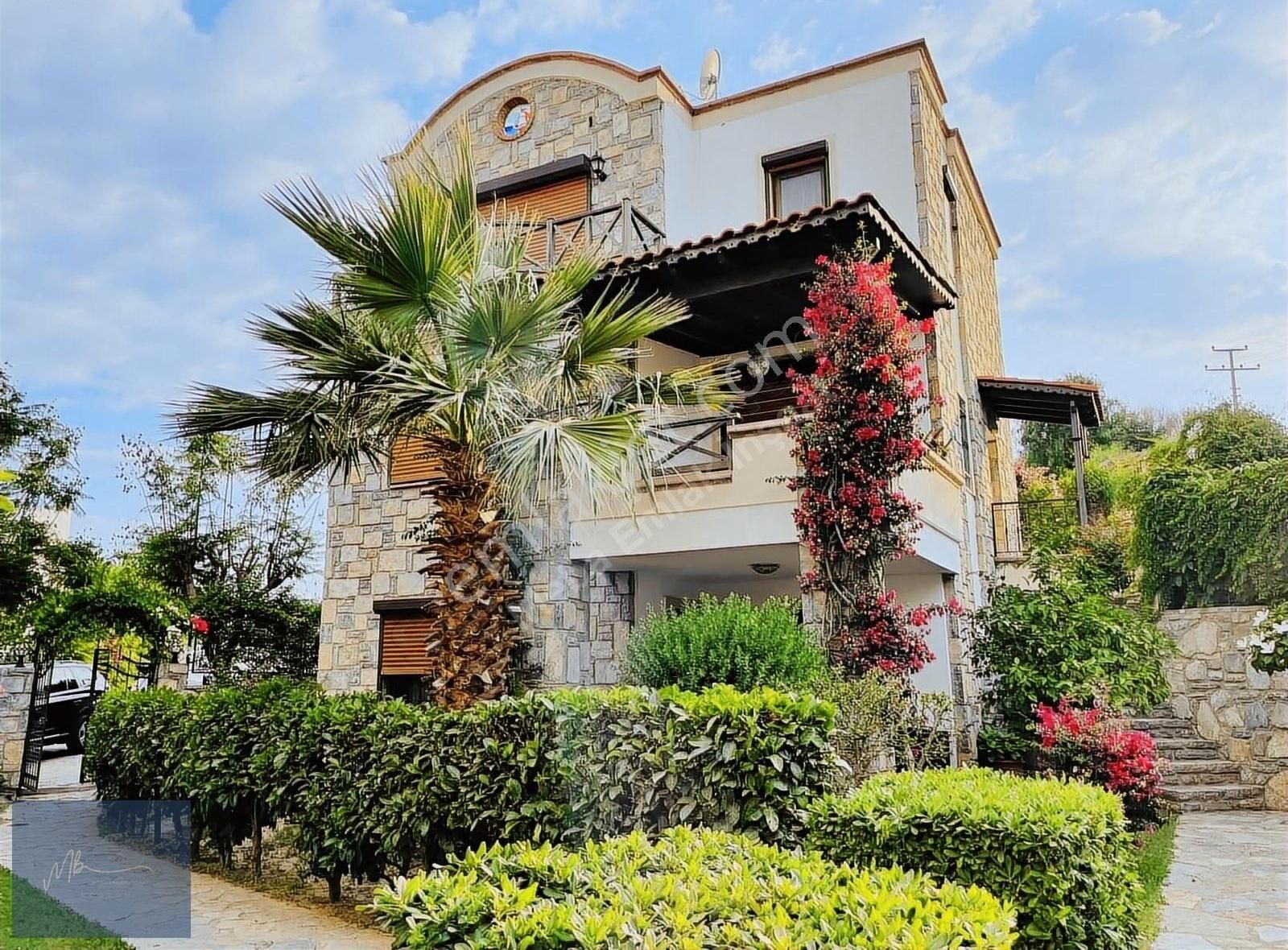 Bodrum Gündoğan Satılık Villa Gündoğan Merkezde Denize 150 Metre Uzaklıkta, 4+2 Villa.