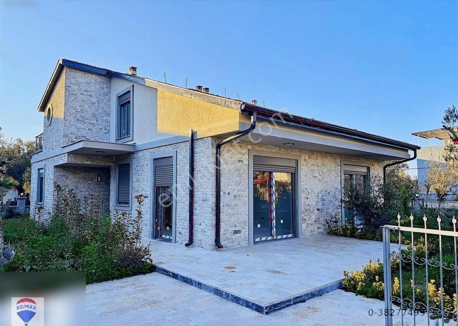 Dikili Cumhuriyet Satılık Villa **dikili Merkezde Muhteşem 4+1 İkiz Villa**